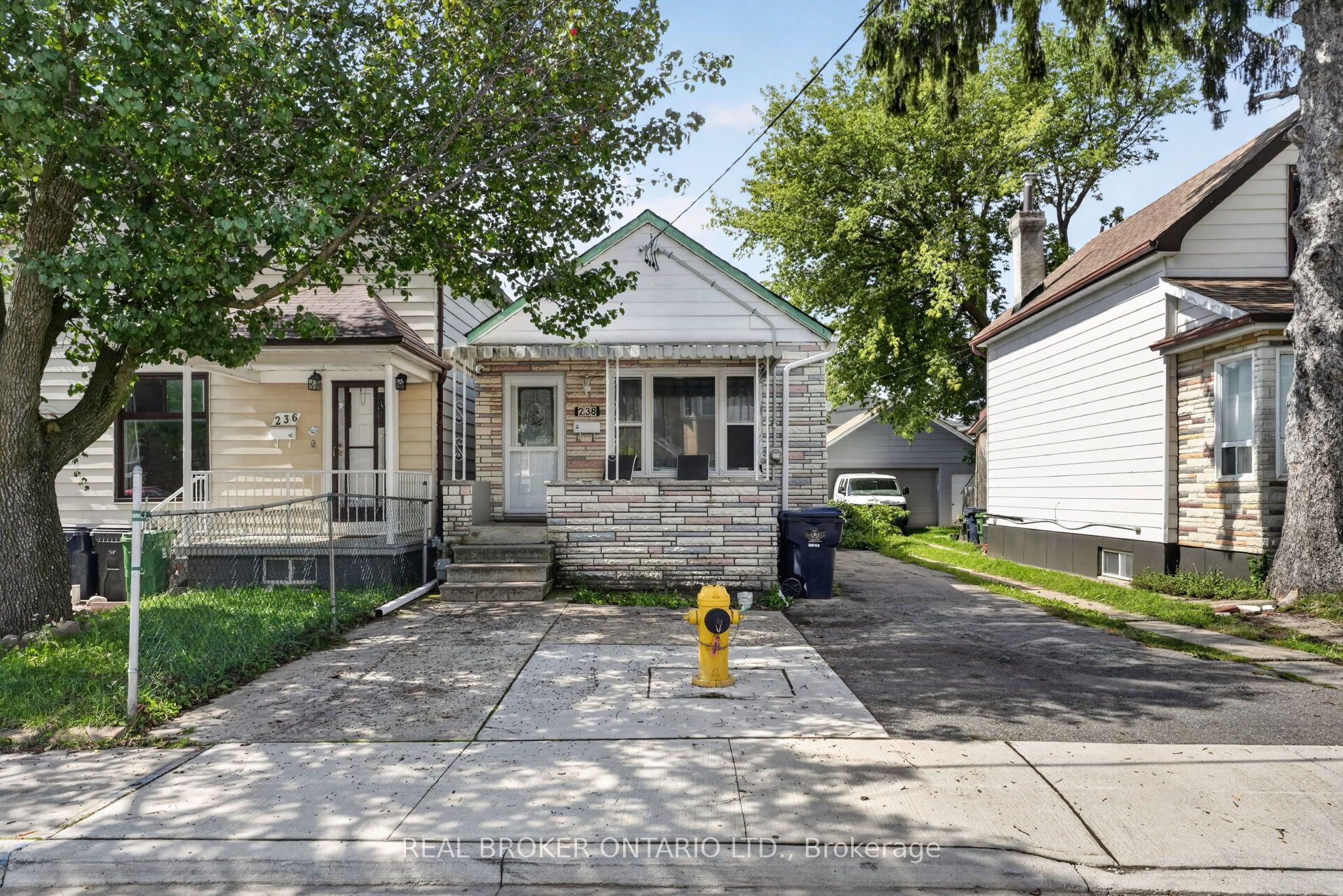 238 Chambers Avenue, Toronto, ON M6M 3L5 photo 2