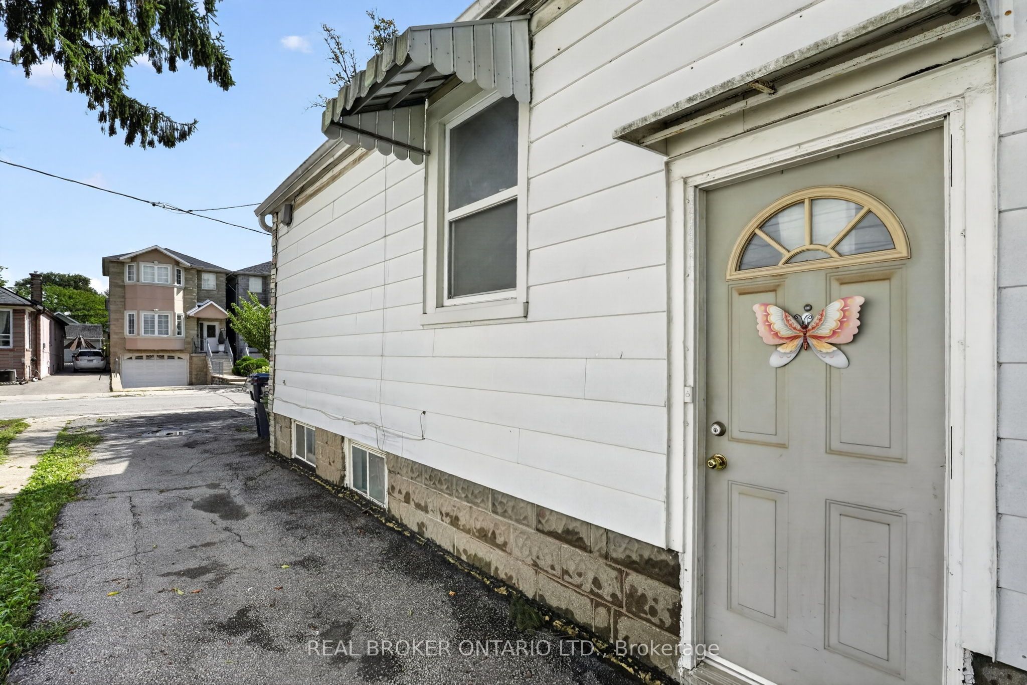 238 Chambers Avenue, Toronto, ON M6M 3L5 photo 4