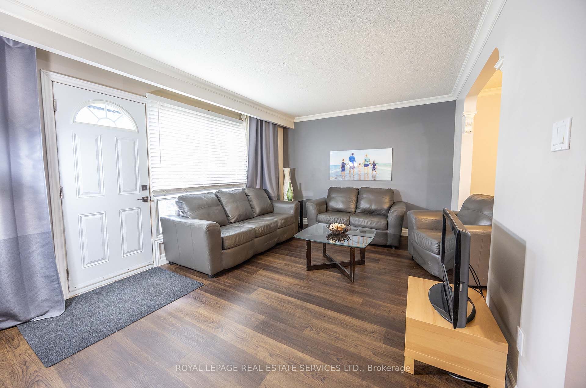 71 Old Burnhamthorpe Road 18, Toronto, ON M9C 3J6 photo 3