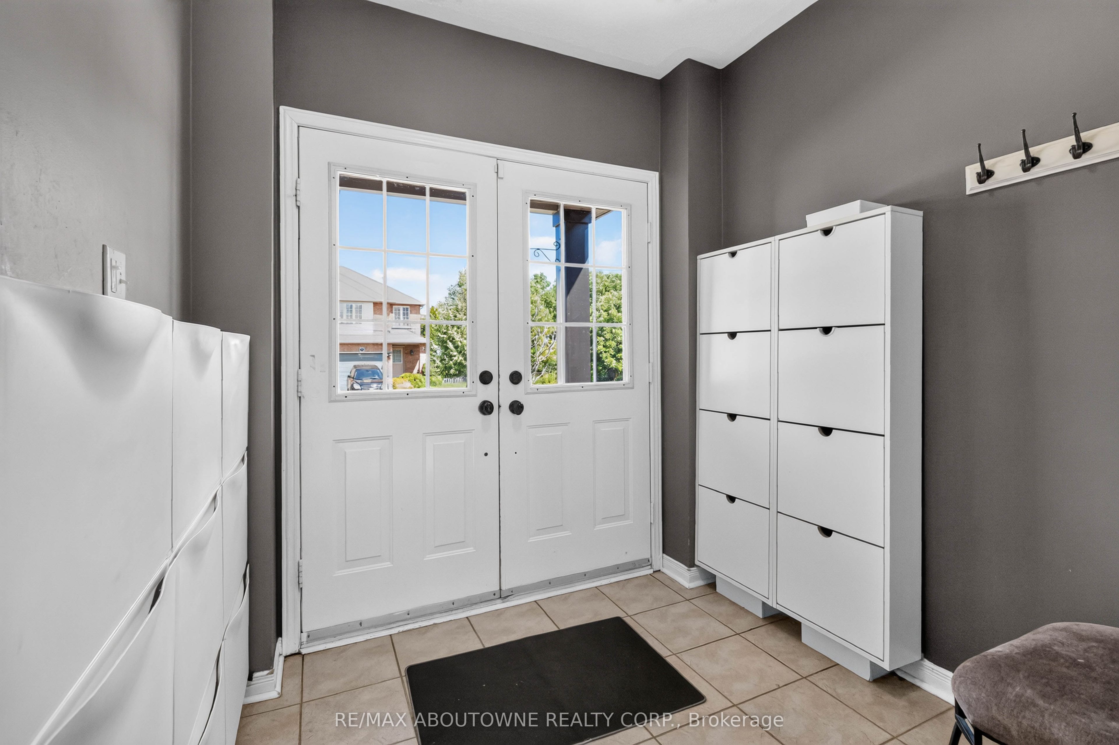 5233 Thornburn Drive, Burlington, ON L7L 6R3 photo 3