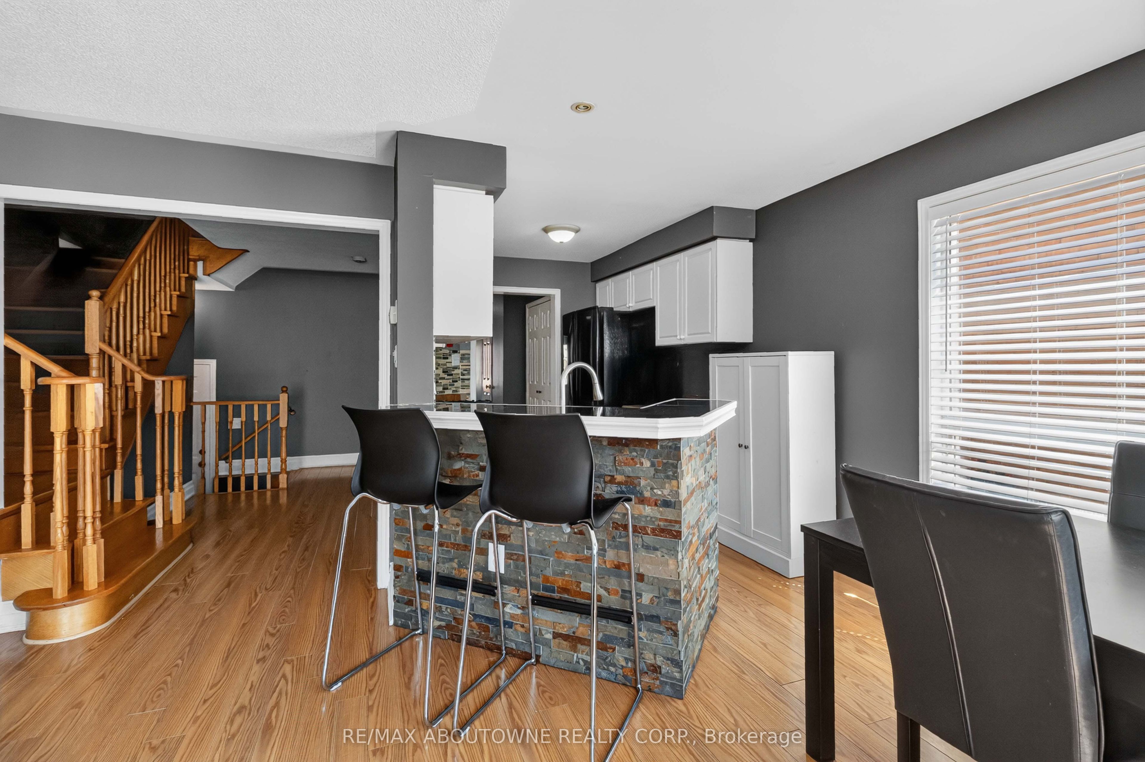 5233 Thornburn Drive, Burlington, ON L7L 6R3 photo 5