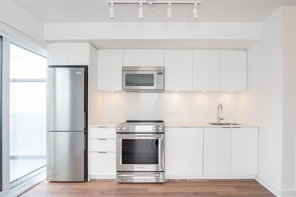 30 Samuel Wood Way 2310, Toronto, ON M9B 0C9 photo 2