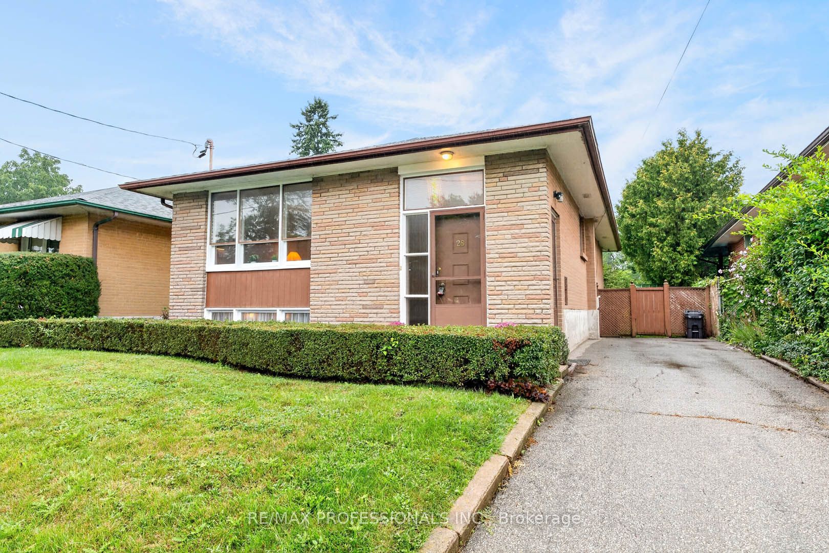 28 Baskerville Crescent, Toronto, ON M9C 1T8 photo 2