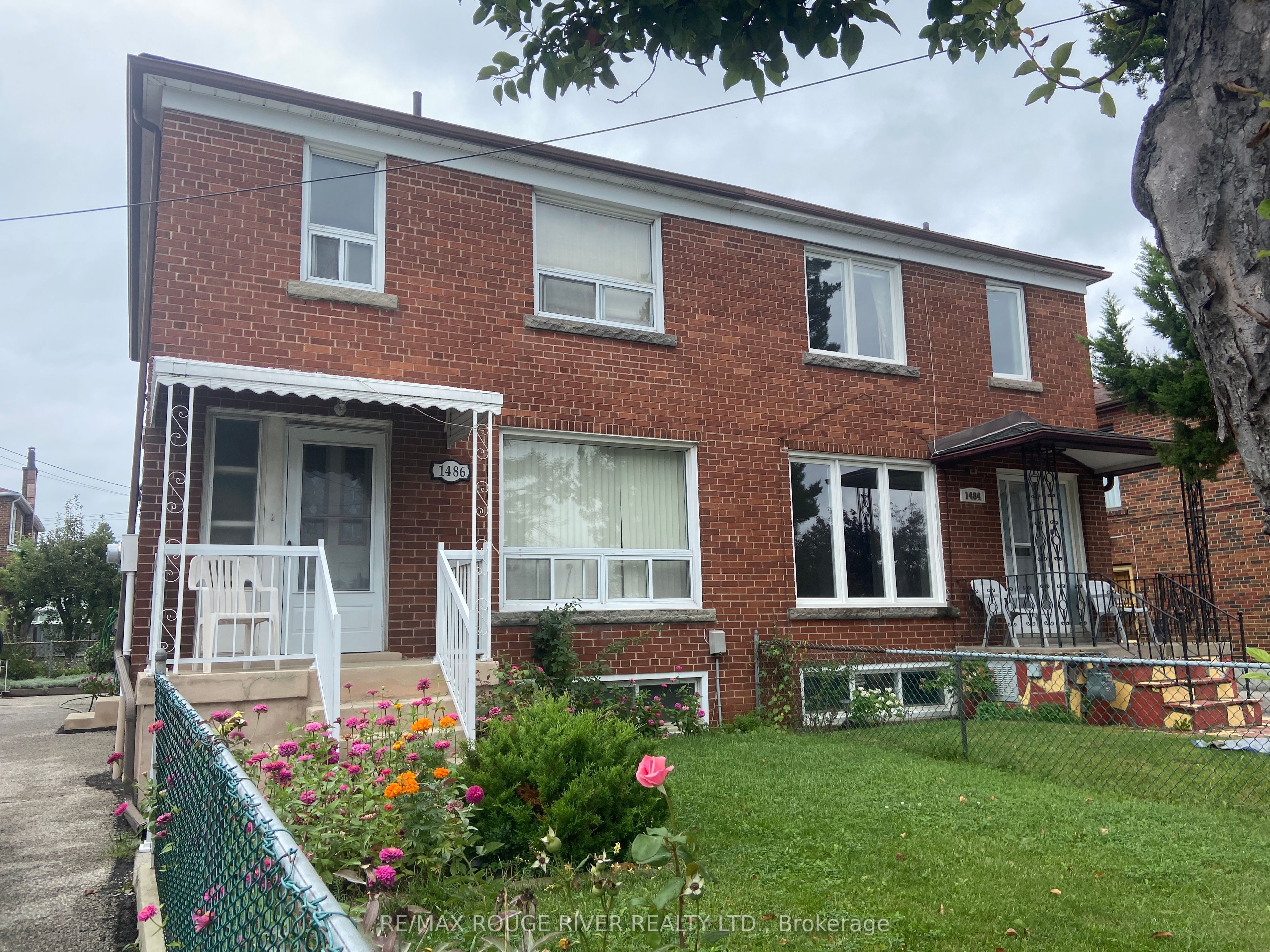 1486 LAWRENCE Avenue W, Toronto, ON M6L 1B3