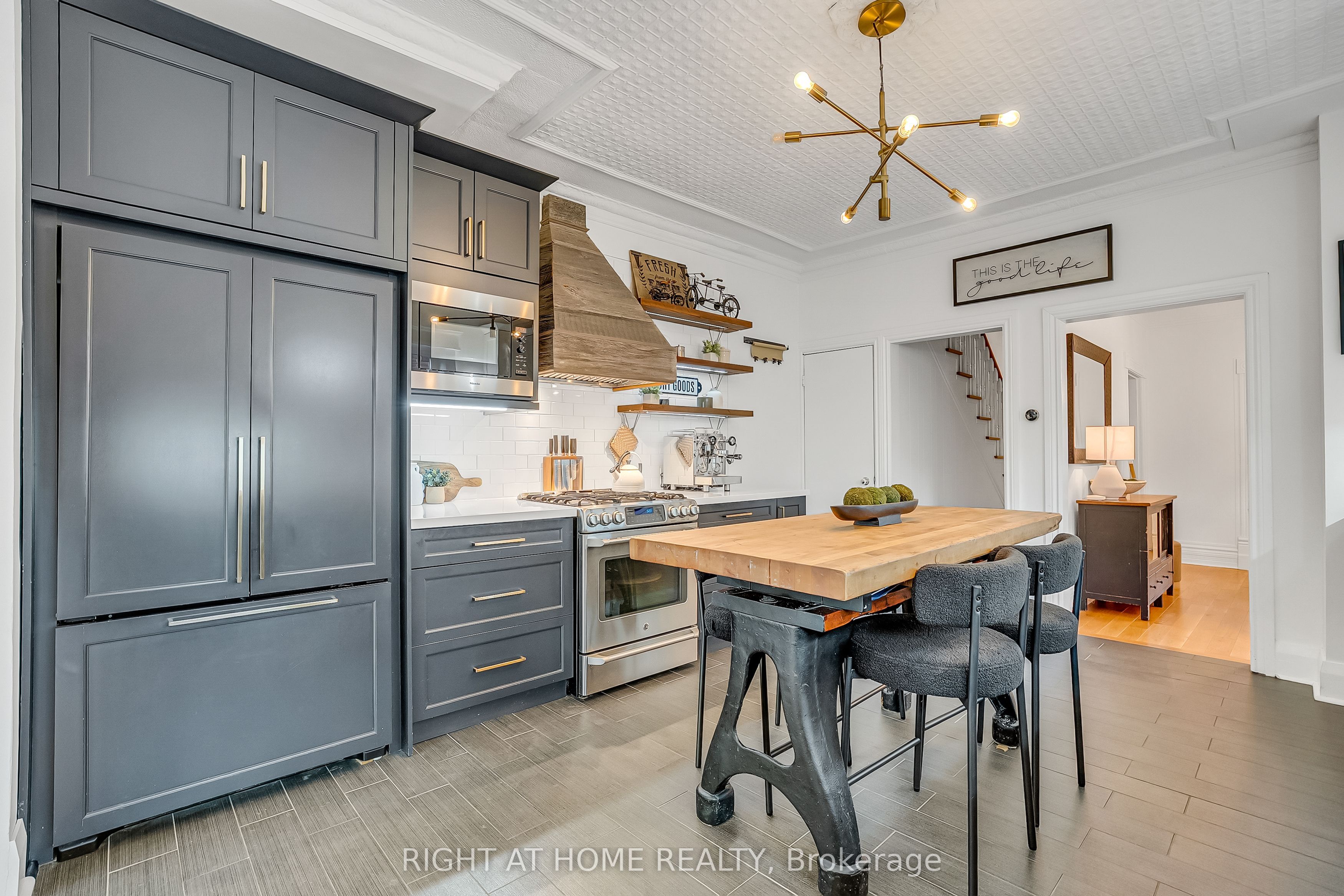 118 Lansdowne Avenue, Toronto, ON M6K 2V9 photo 3