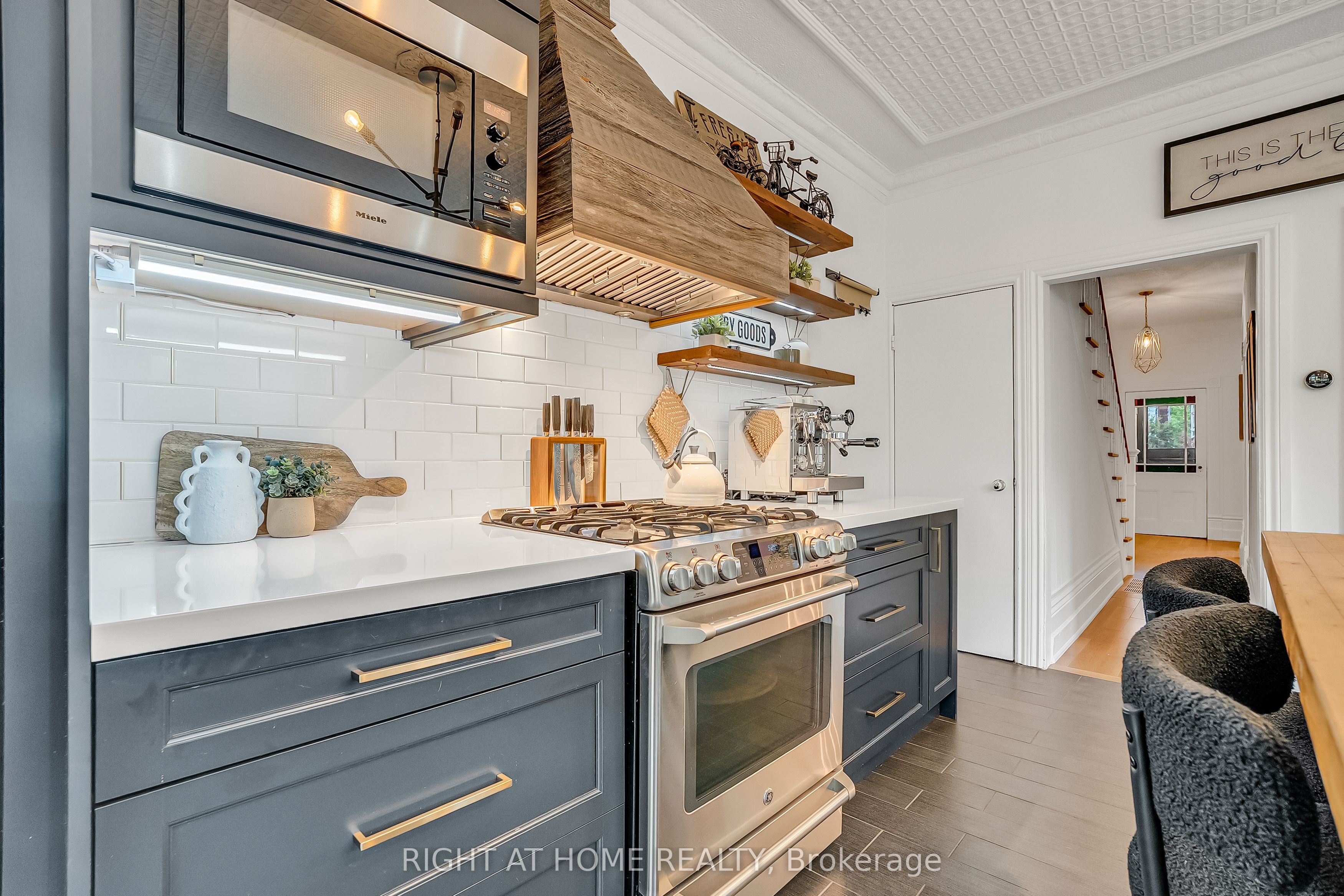 118 Lansdowne Avenue, Toronto, ON M6K 2V9 photo 4