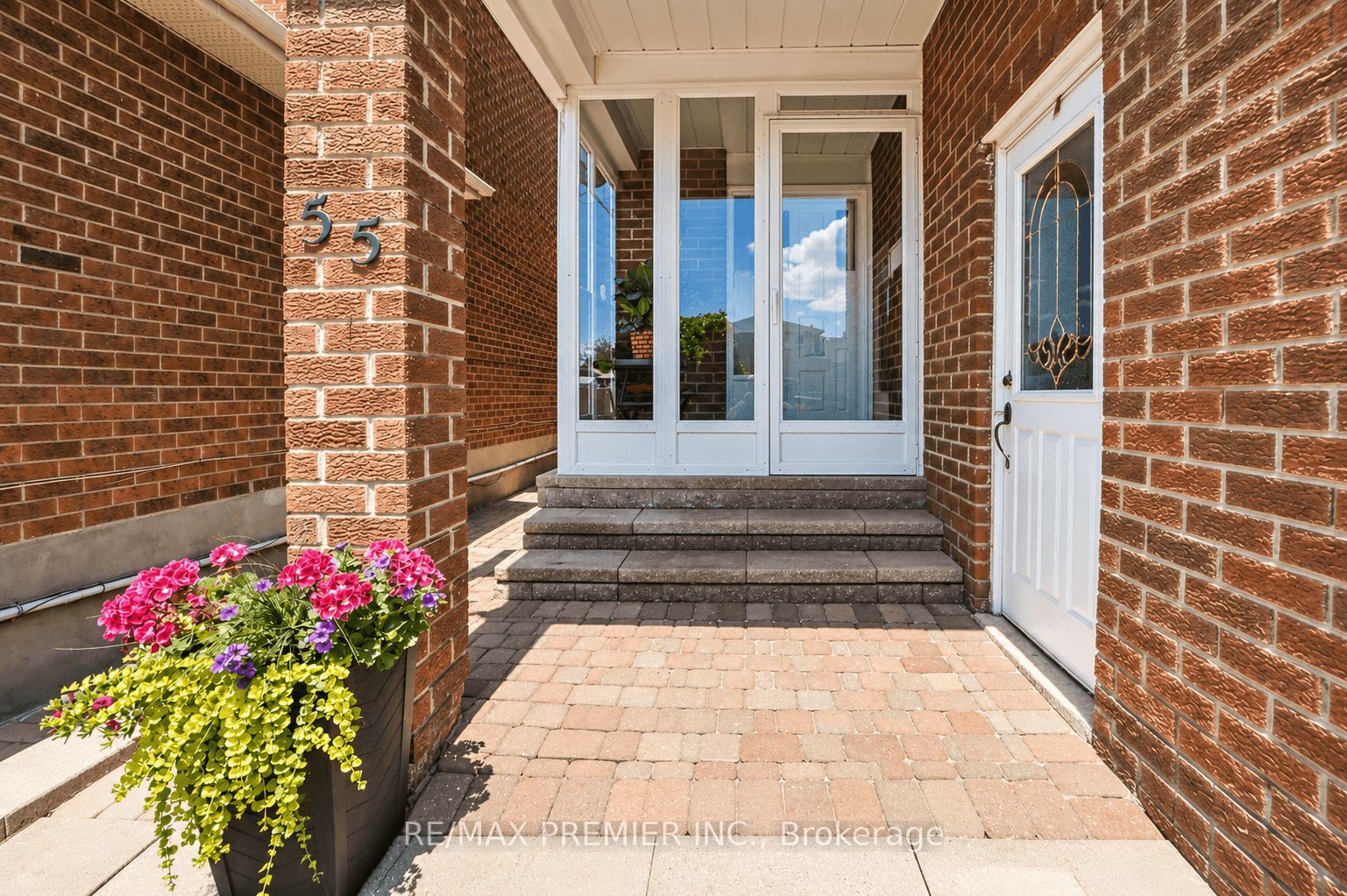 55 Deerpark Crescent, Brampton, ON L6X 2T6 photo 2