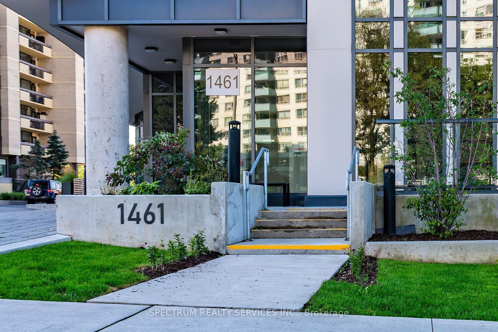 1461 Lawrence Avenue 307, Toronto, ON M6L 0A6 photo 2