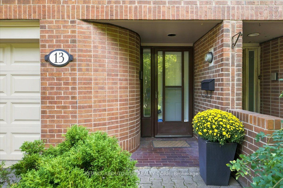 1250 Marlborough Court 13, Oakville, ON L6H 2W7 photo 3