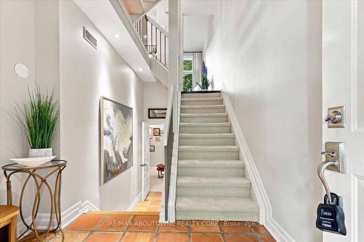 1250 Marlborough Court 13, Oakville, ON L6H 2W7 photo 5