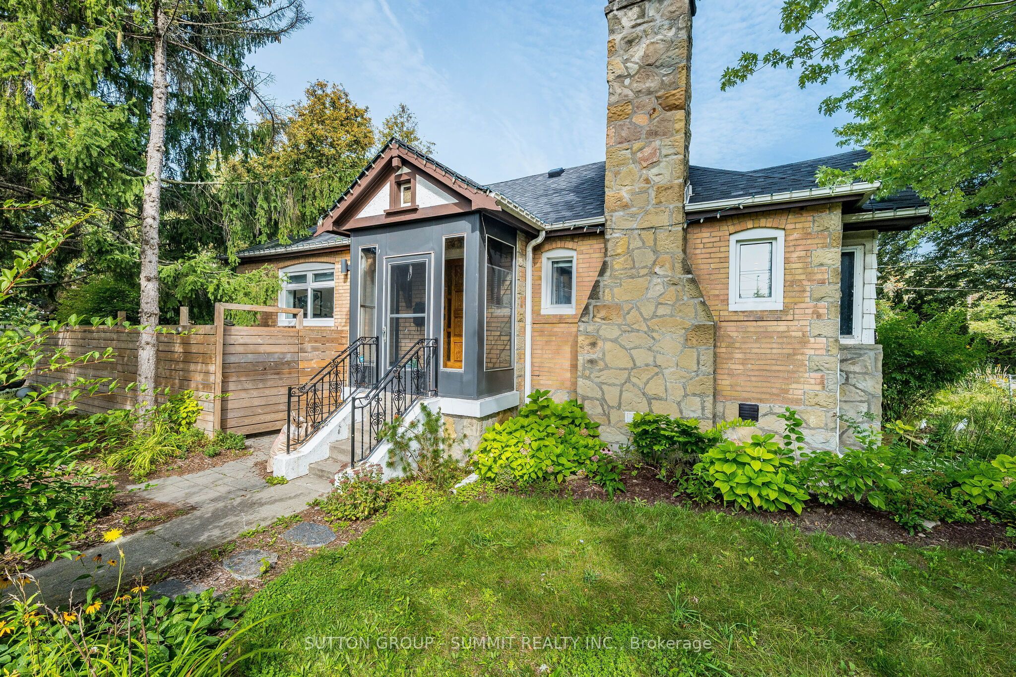 32 ELLIS Avenue, Toronto, ON M6S 2X1 photo 3