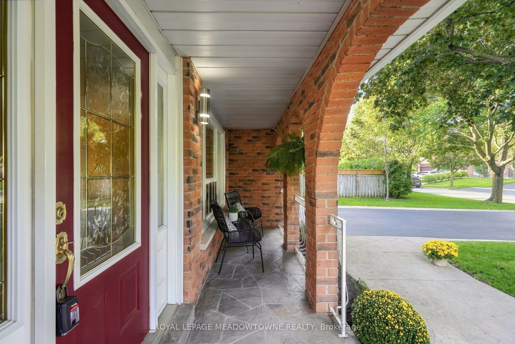621 Moorelands Crescent, Milton, ON L9T 4B3 photo 3