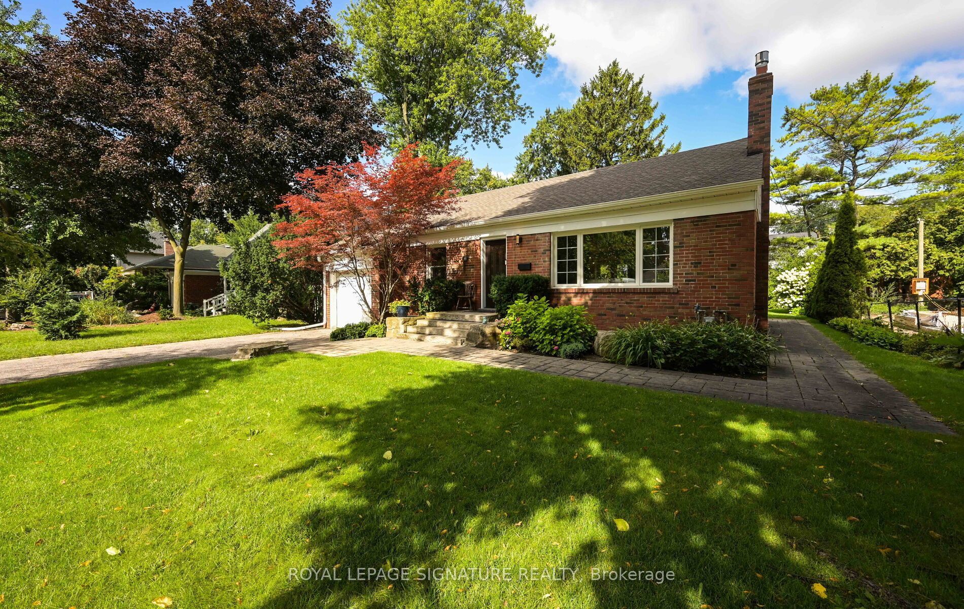 903 Johnathan Drive, Mississauga, ON L4Y 1J7