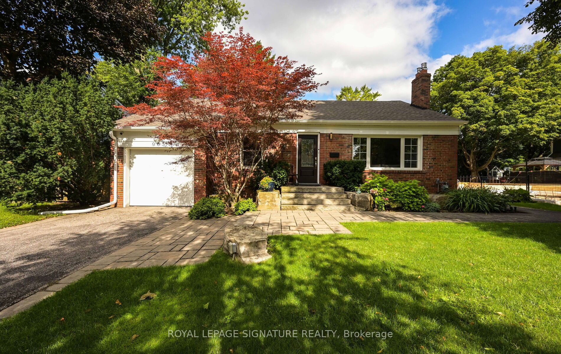 903 Johnathan Drive, Mississauga, ON L4Y 1J7 photo 2