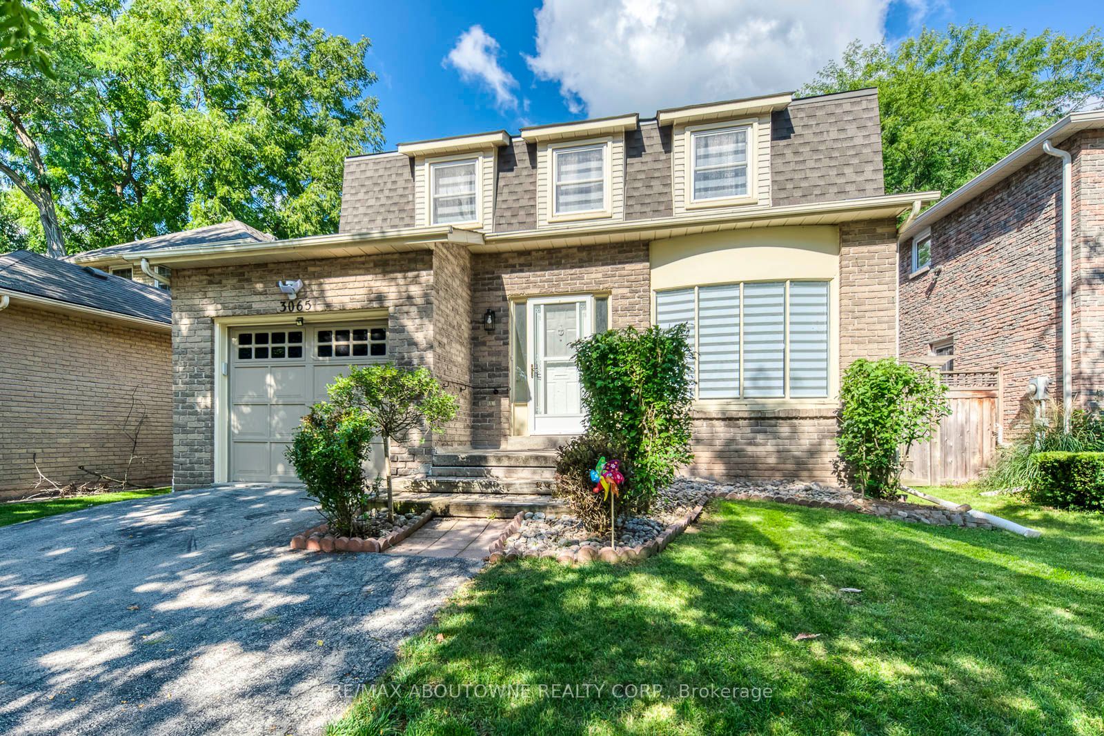 3065 Silverthorn Drive, Oakville, ON L6L 5N5