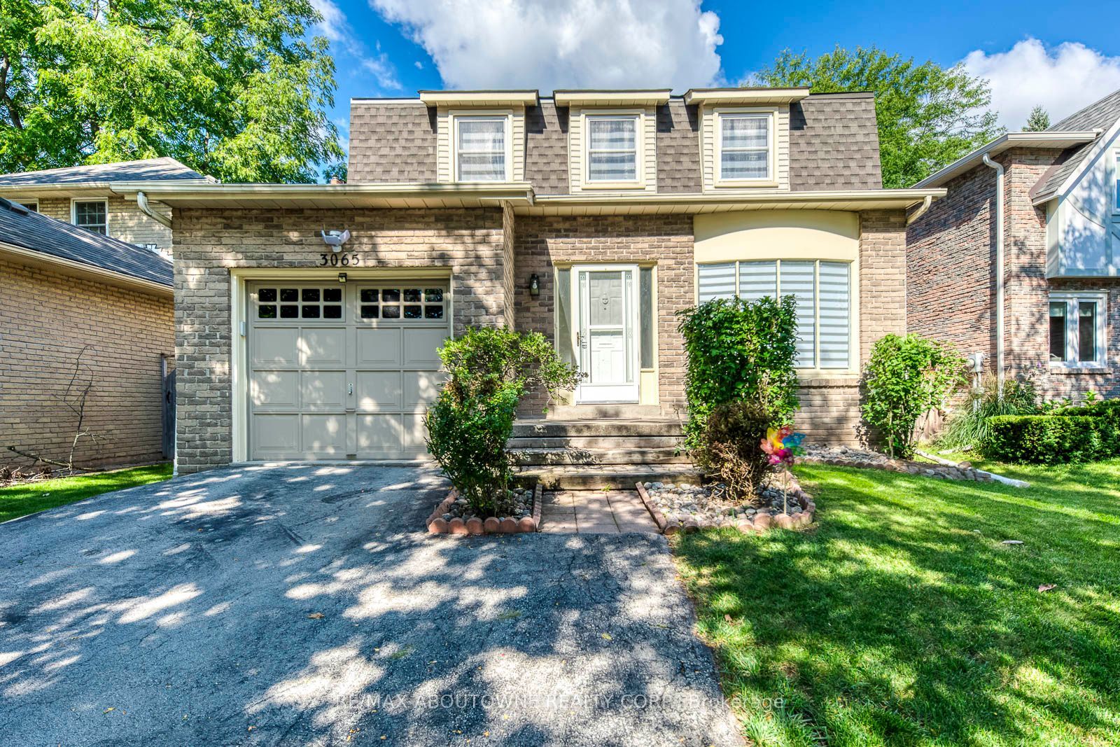 3065 Silverthorn Drive, Oakville, ON L6L 5N5 photo 2