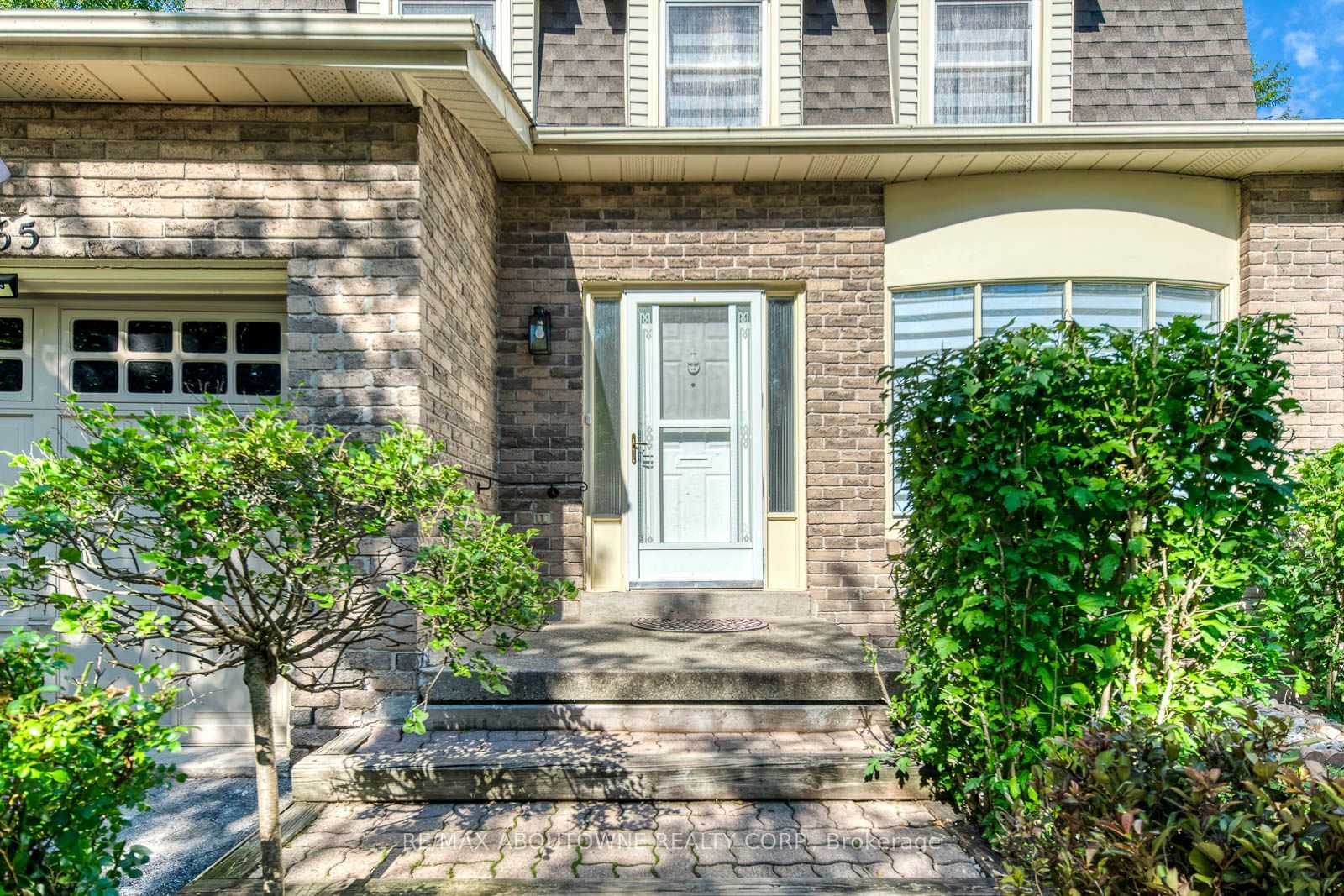 3065 Silverthorn Drive, Oakville, ON L6L 5N5 photo 3
