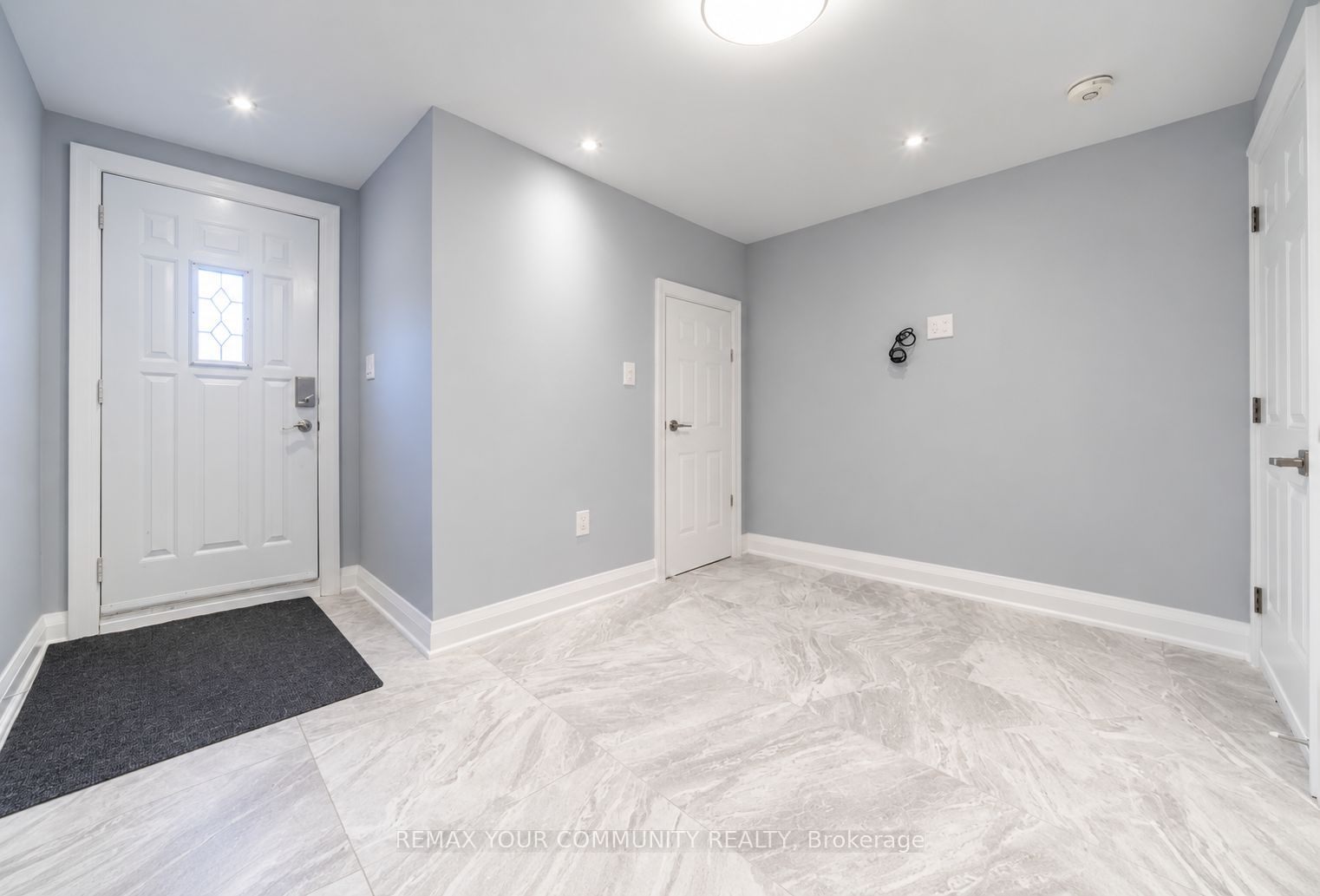 24 Sombrero Court Lower, Toronto, ON M9L 2M6 photo 4
