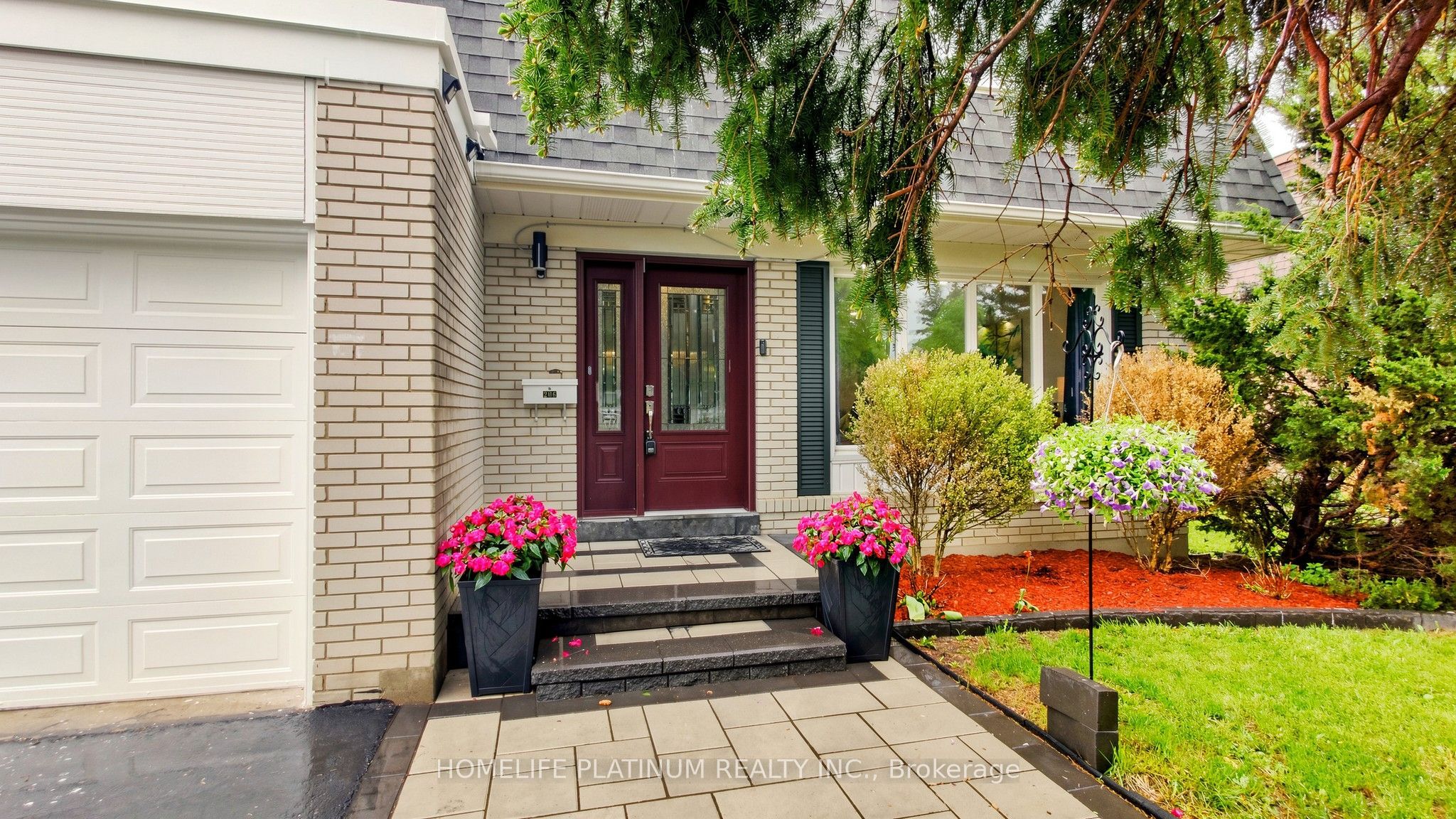 206 Mcmurchy Avenue S, Brampton, ON L6Y 1Z3 photo 4