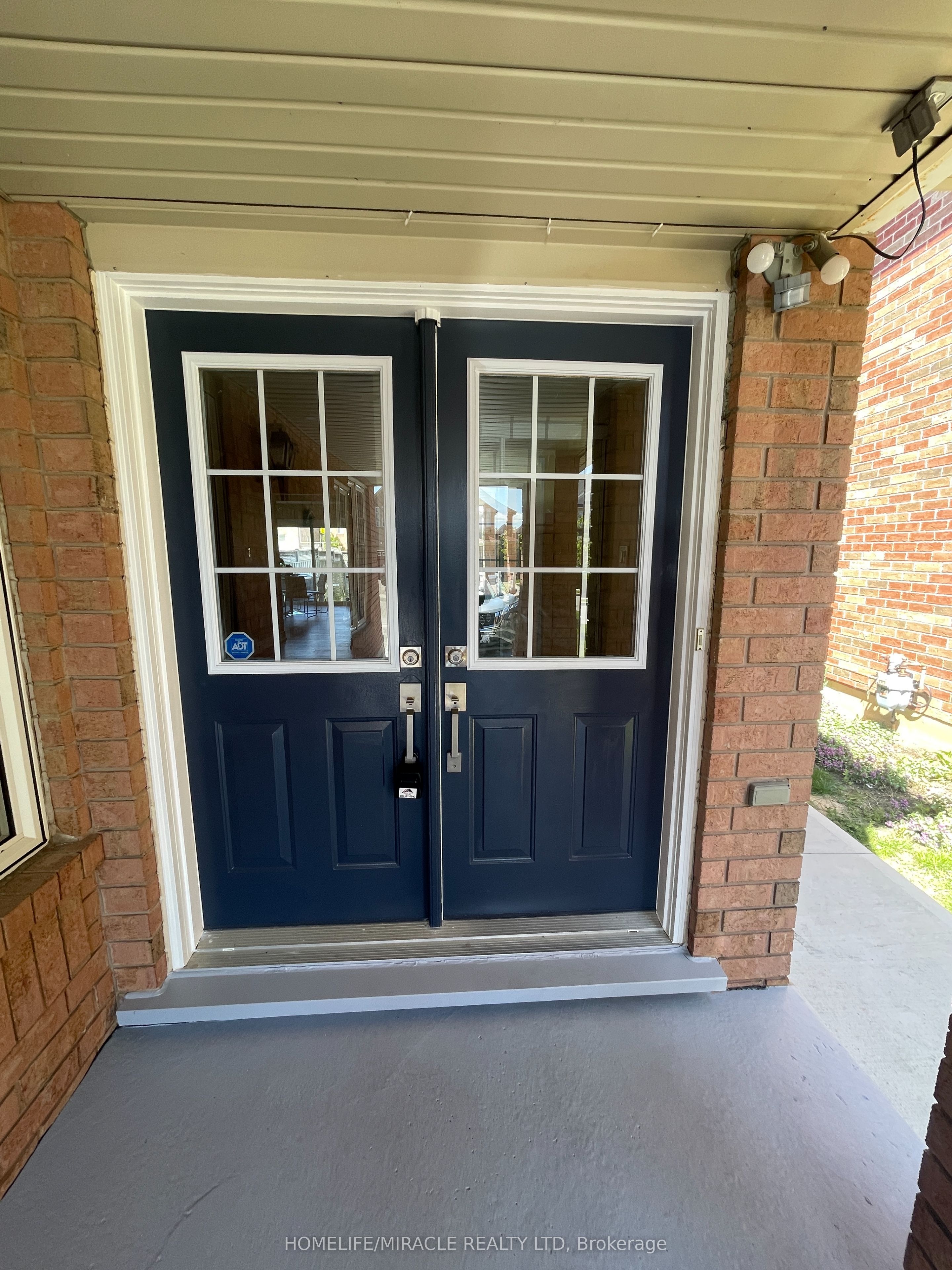 34 Brunswick Street Upper, Brampton, ON L6X 4Y5 photo 2