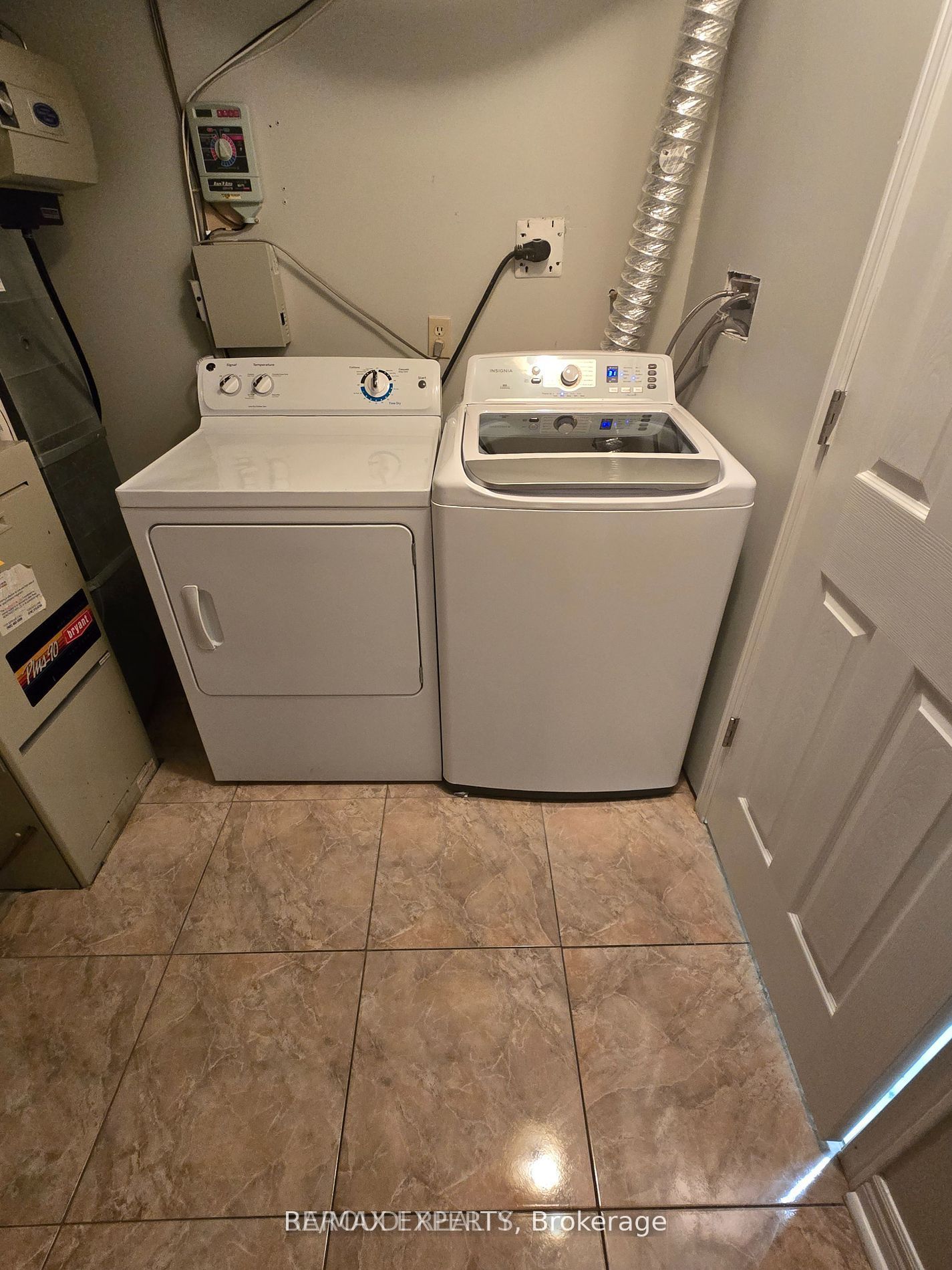 19 Rory Road Lower, Toronto, ON M6L 3E9 photo 4