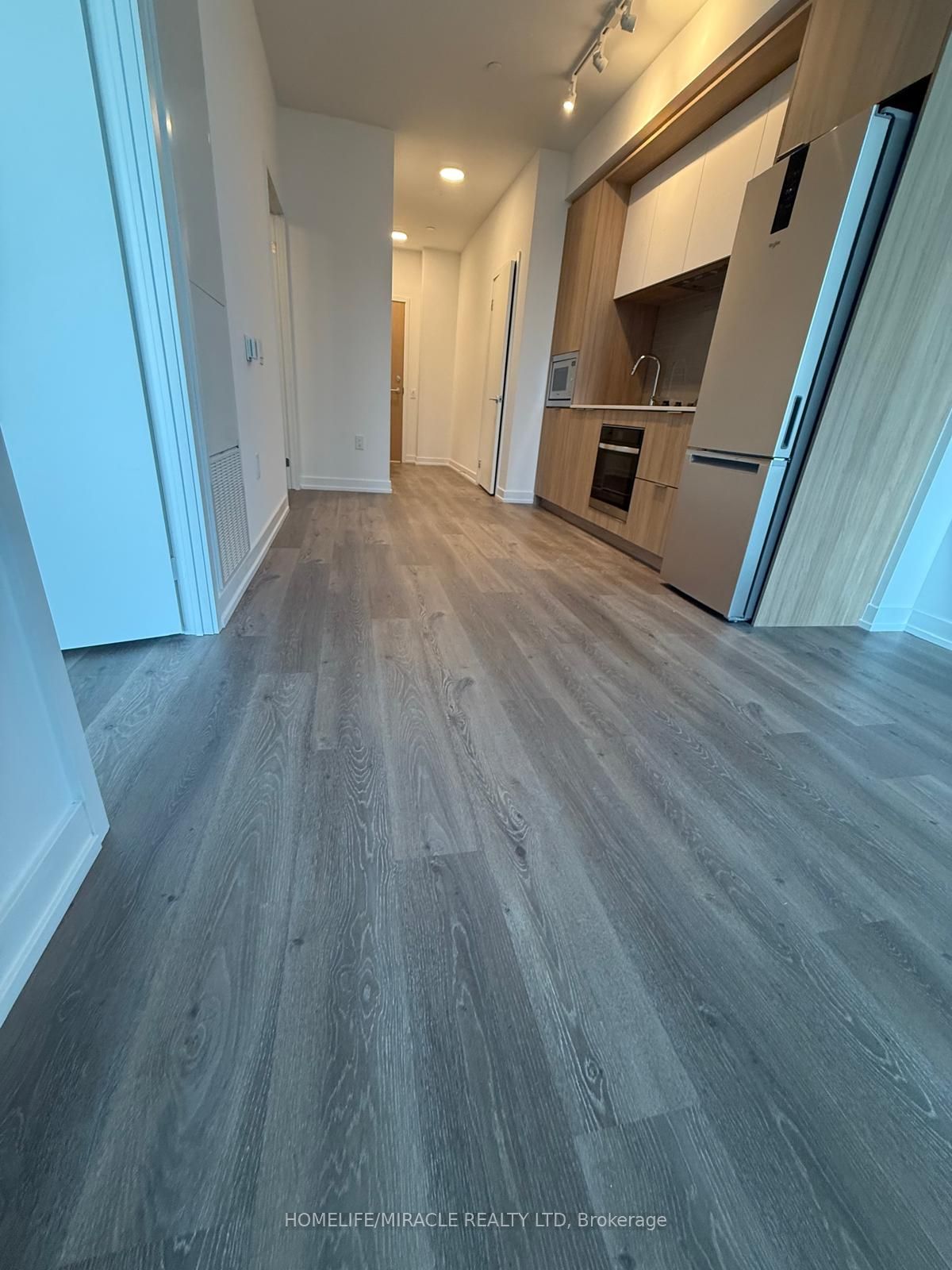 395 Square One Drive 607, Mississauga, ON L5B 0P6 photo 3