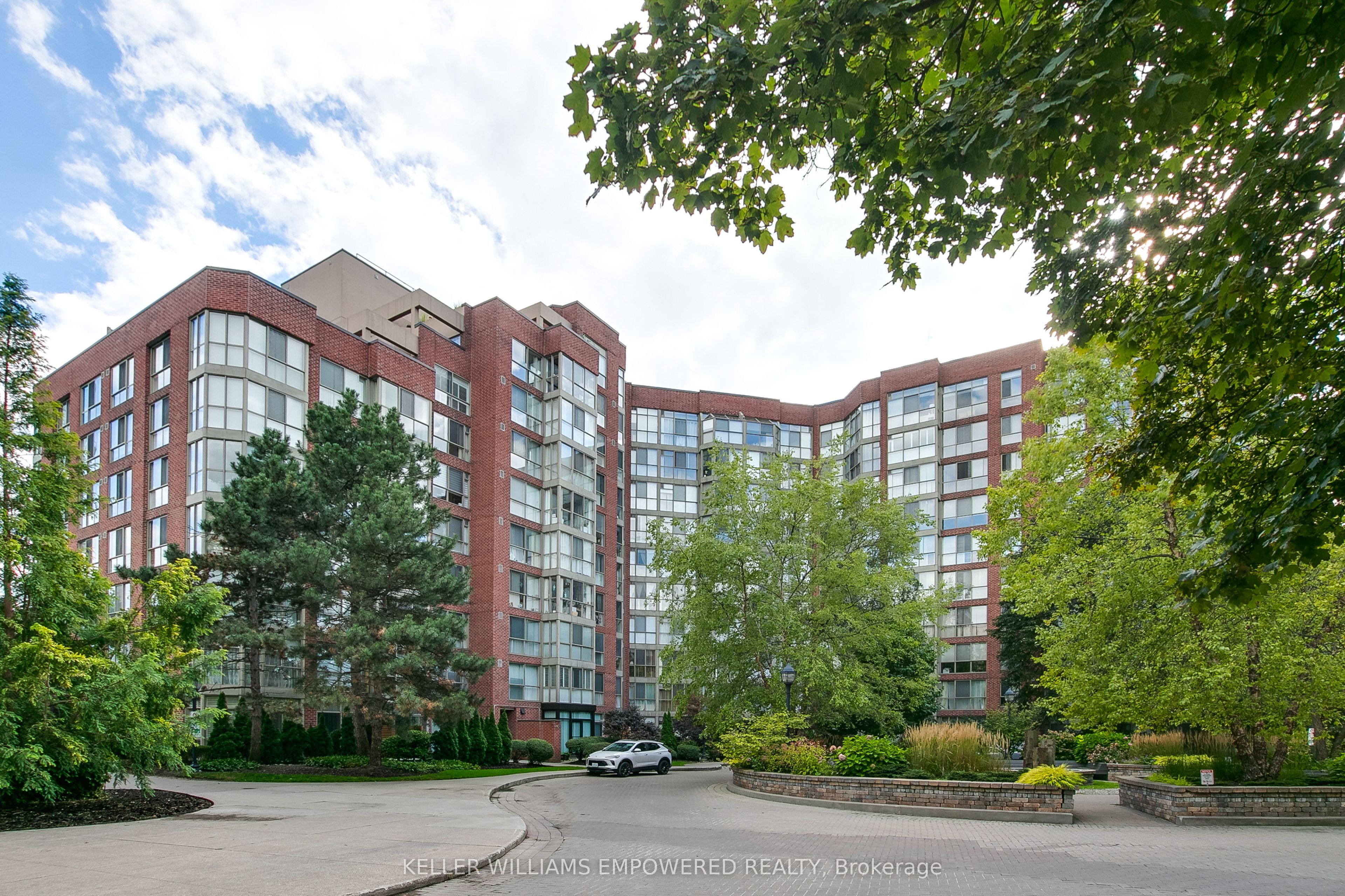 22 Southport Street 838, Toronto, ON M6S 4Y9 photo 2