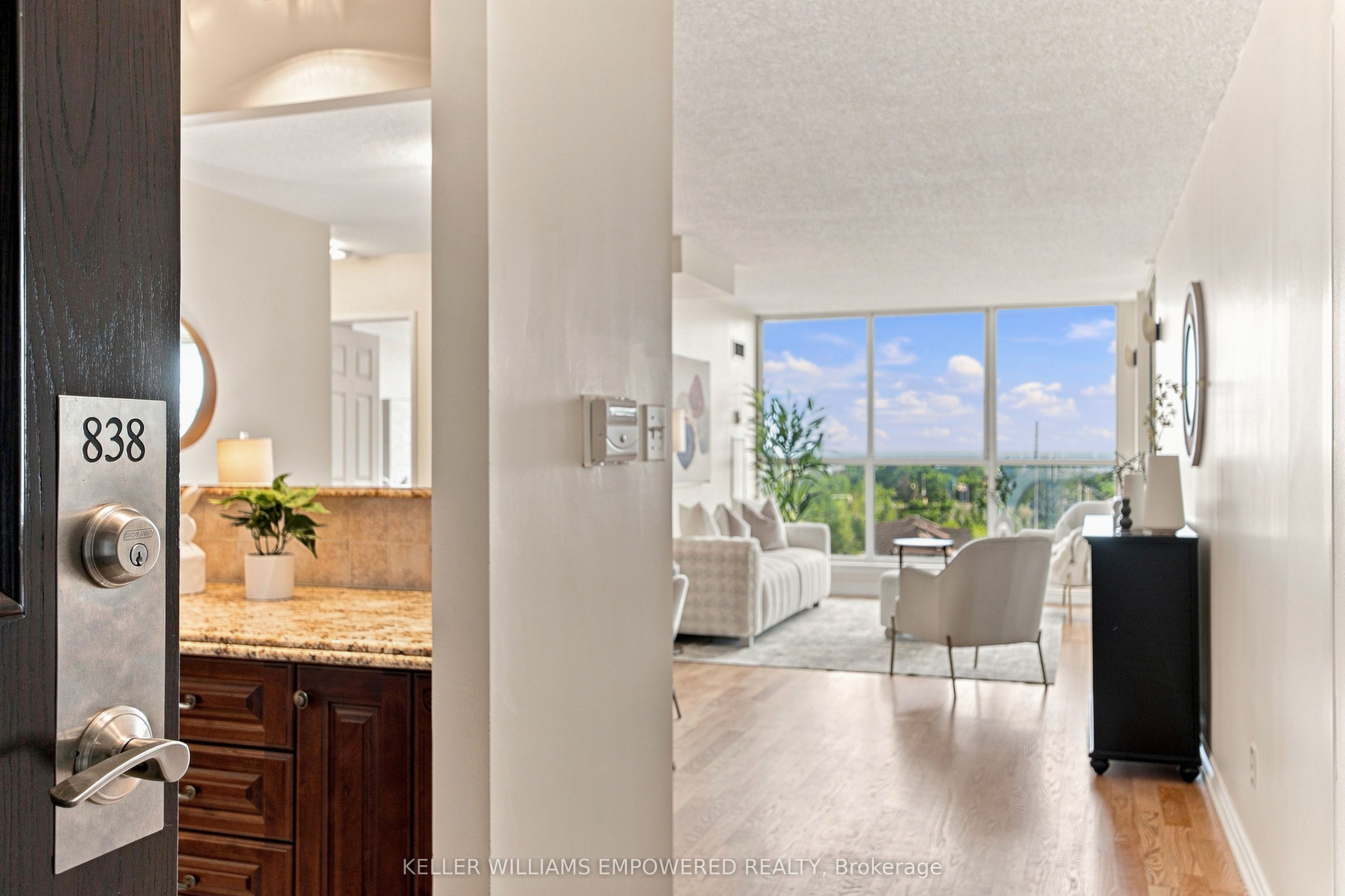 22 Southport Street 838, Toronto, ON M6S 4Y9 photo 3