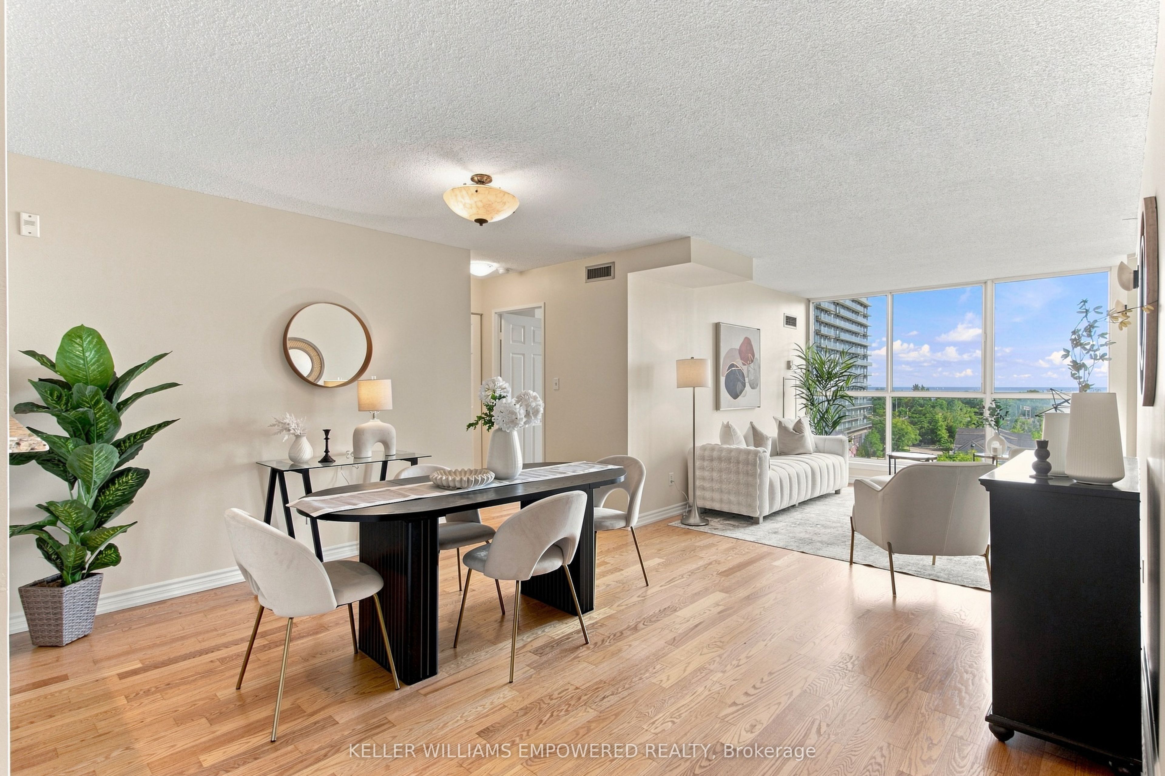 22 Southport Street 838, Toronto, ON M6S 4Y9 photo 4