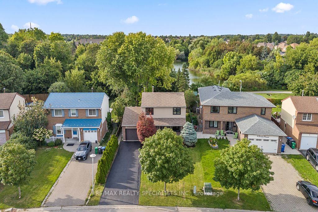 10 Lorraine Crescent, Brampton, ON L6S 2R7 photo 4