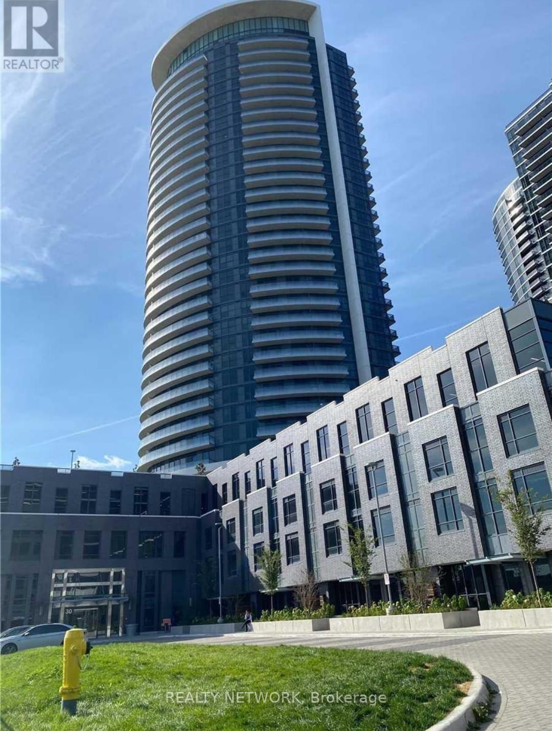 30 Gibbs Road 2807, Toronto, ON M9B 0E4