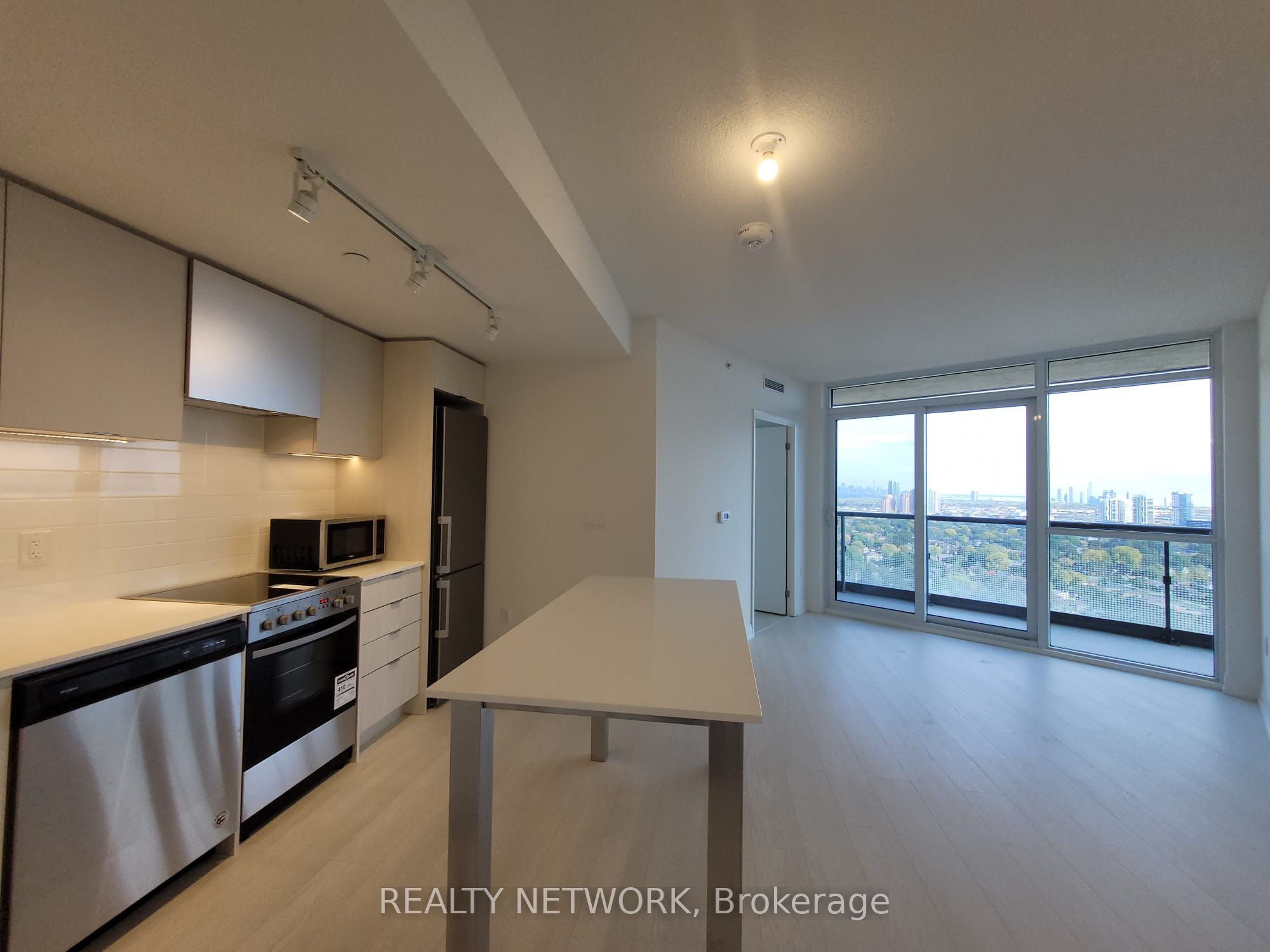 30 Gibbs Road 2807, Toronto, ON M9B 0E4 photo 2