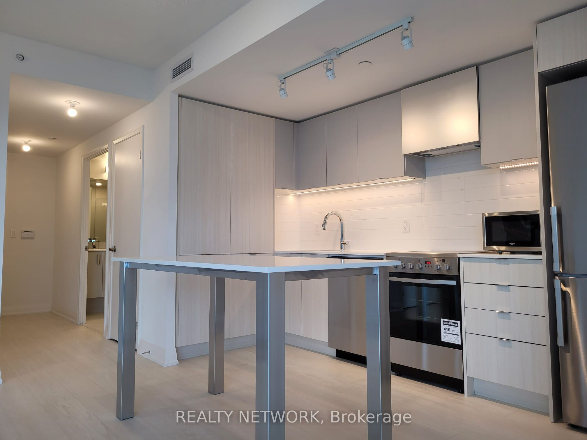 30 Gibbs Road 2807, Toronto, ON M9B 0E4 photo 3