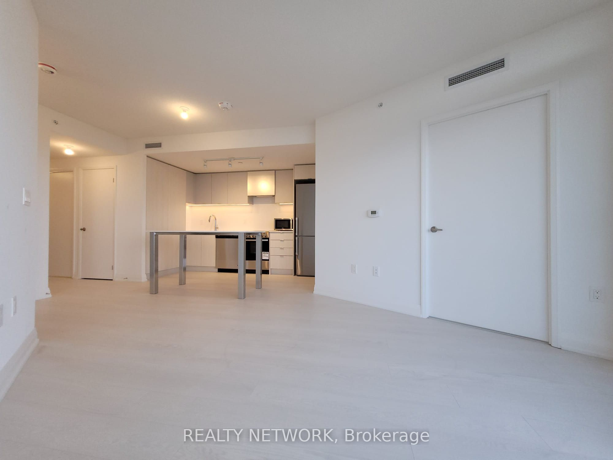 30 Gibbs Road 2807, Toronto, ON M9B 0E4 photo 4