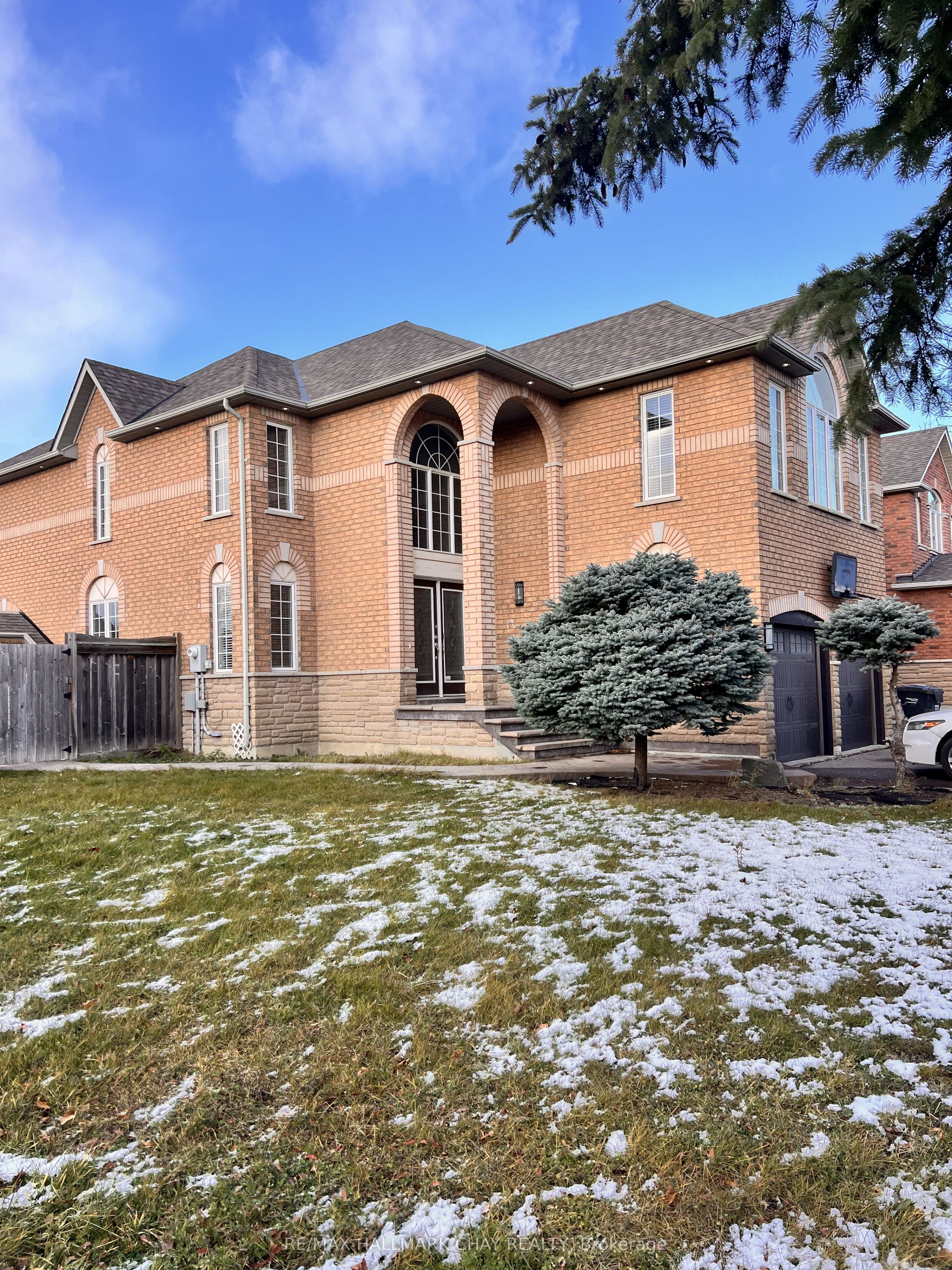 2 Southbend Drive S, Brampton, ON L7A 1J4 photo 2
