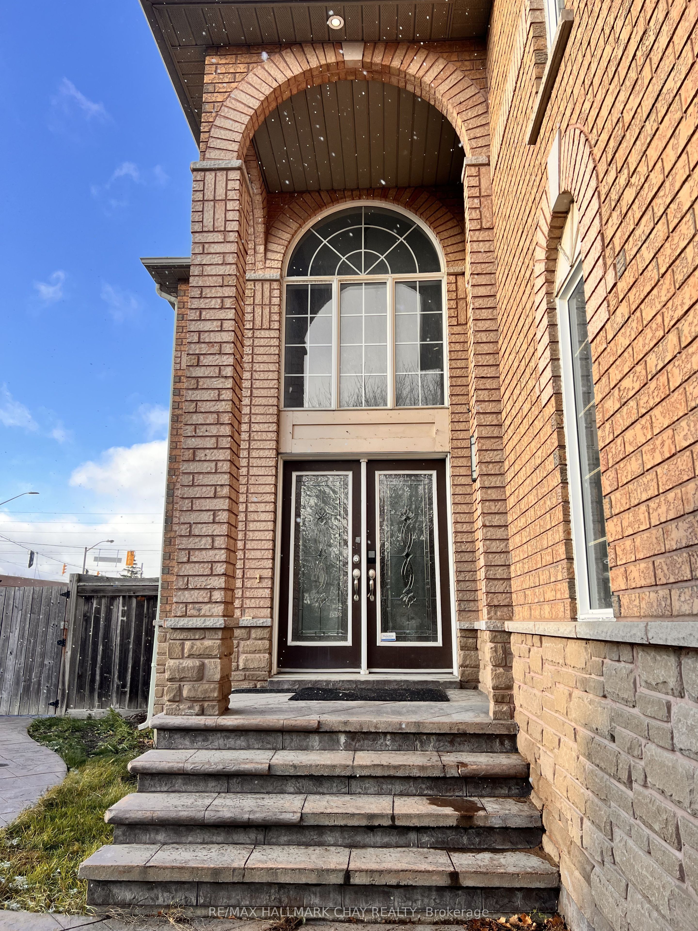 2 Southbend Drive S, Brampton, ON L7A 1J4 photo 3