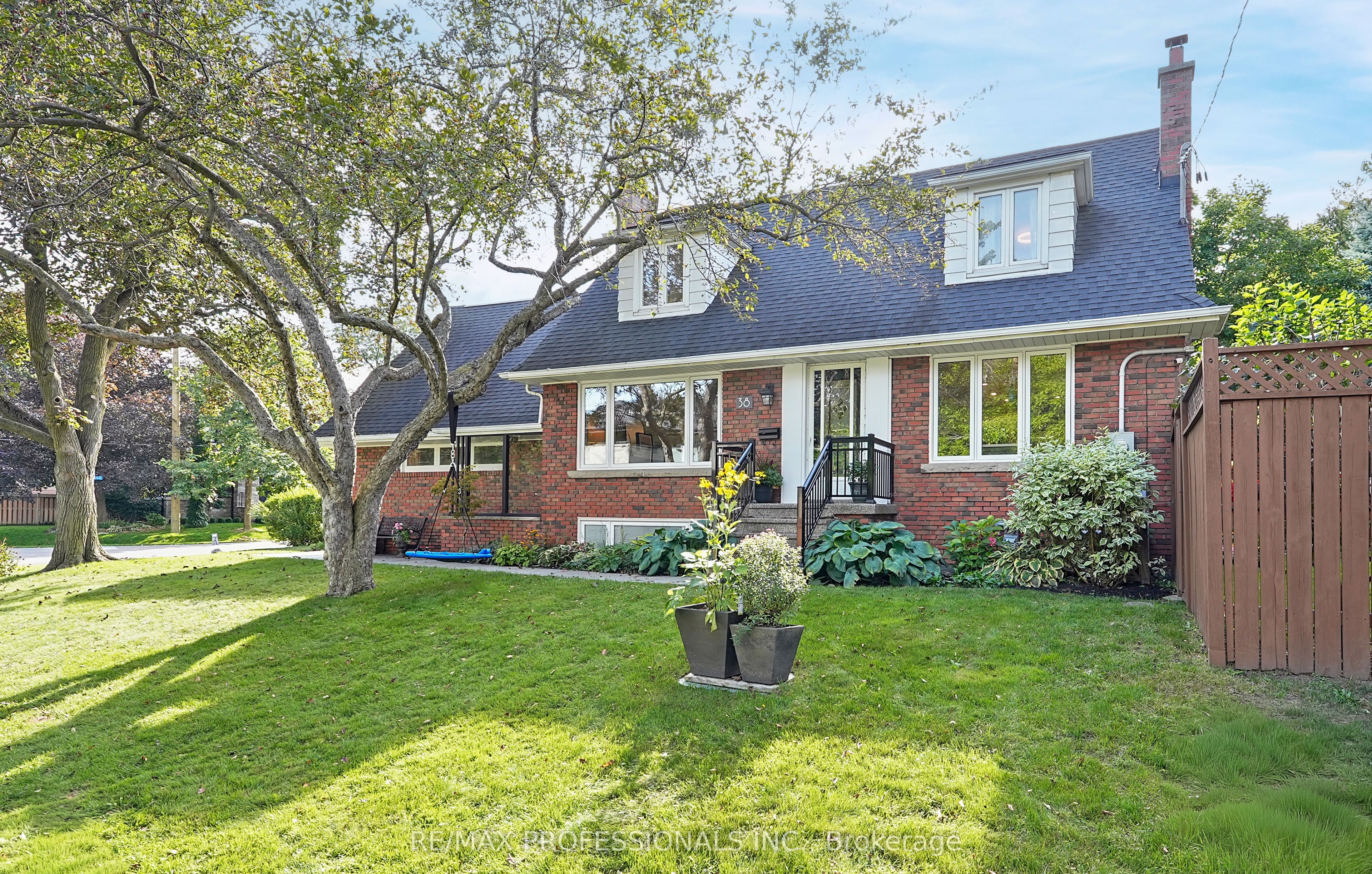 38 Ballacaine Drive, Toronto, ON M8Y 4A9