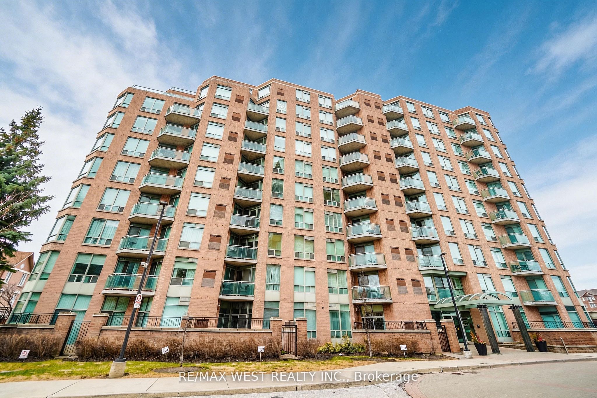 190 Manitoba Street 309, Toronto, ON M8Y 3Y8