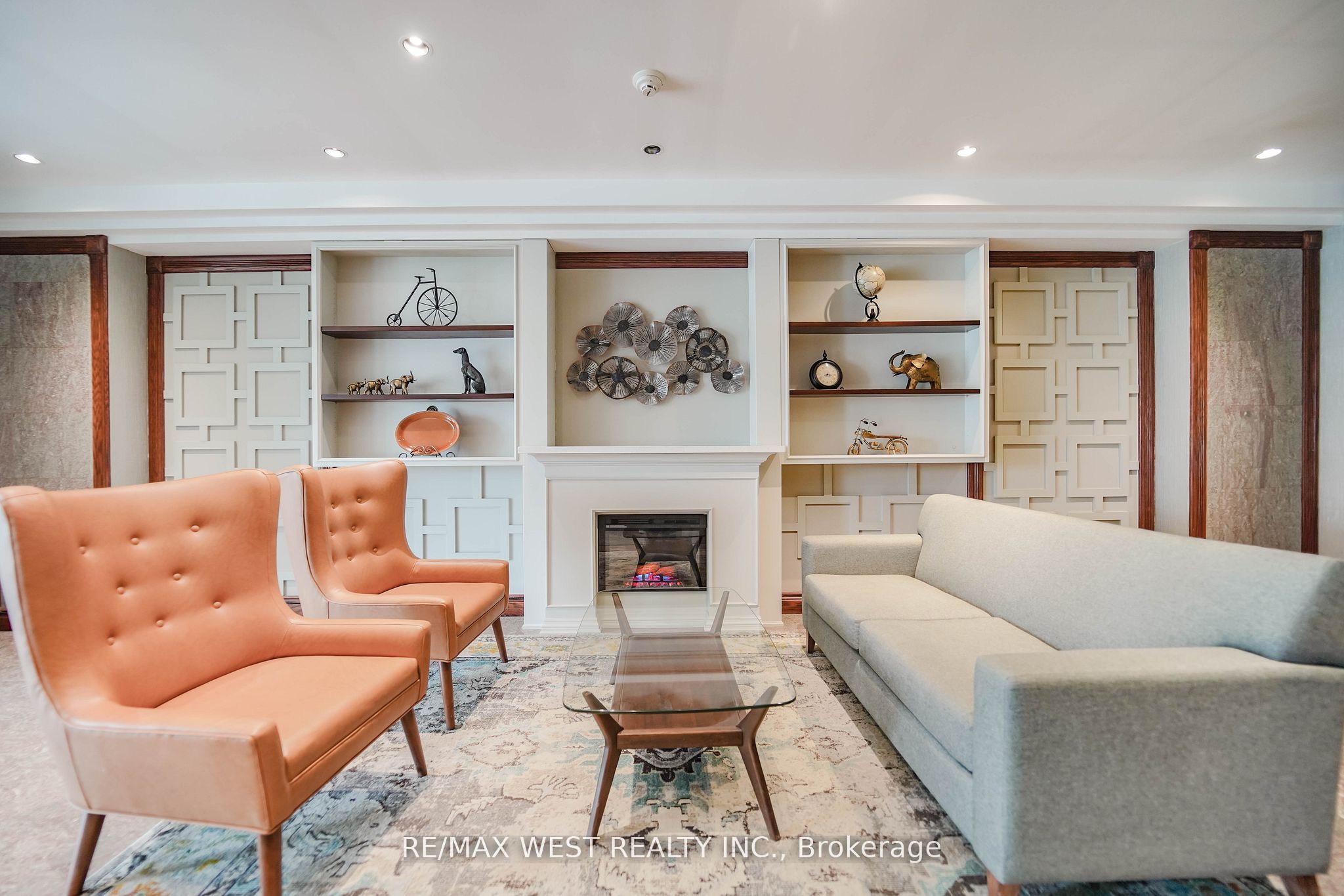 190 Manitoba Street 309, Toronto, ON M8Y 3Y8 photo 2