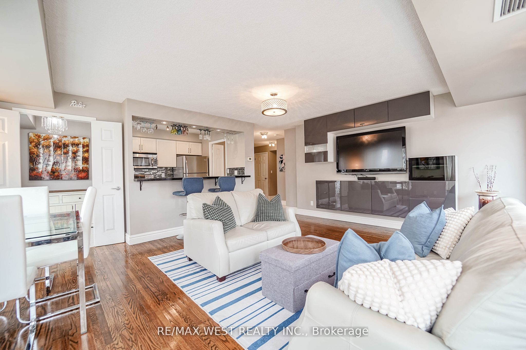 190 Manitoba Street 309, Toronto, ON M8Y 3Y8 photo 3
