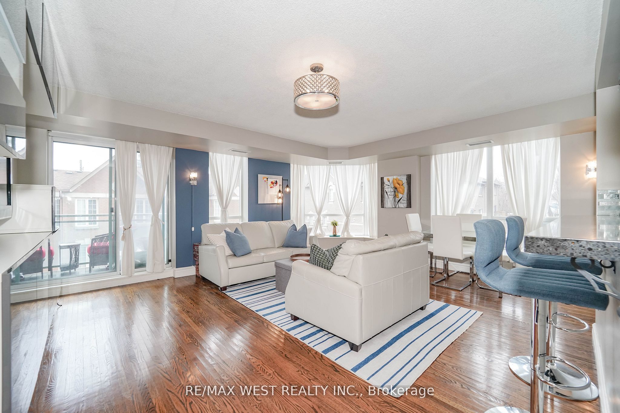 190 Manitoba Street 309, Toronto, ON M8Y 3Y8 photo 4