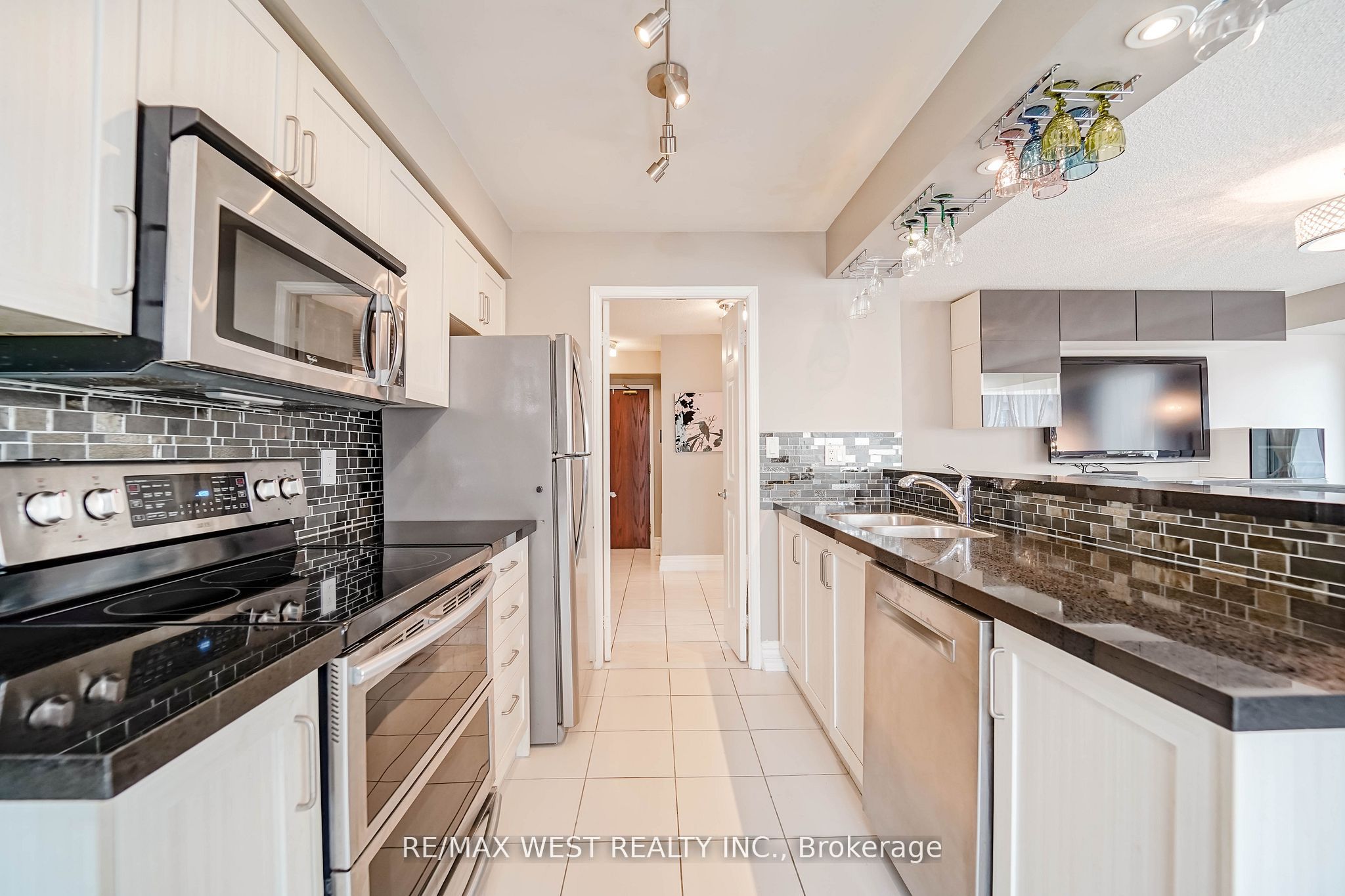 190 Manitoba Street 309, Toronto, ON M8Y 3Y8 photo 5