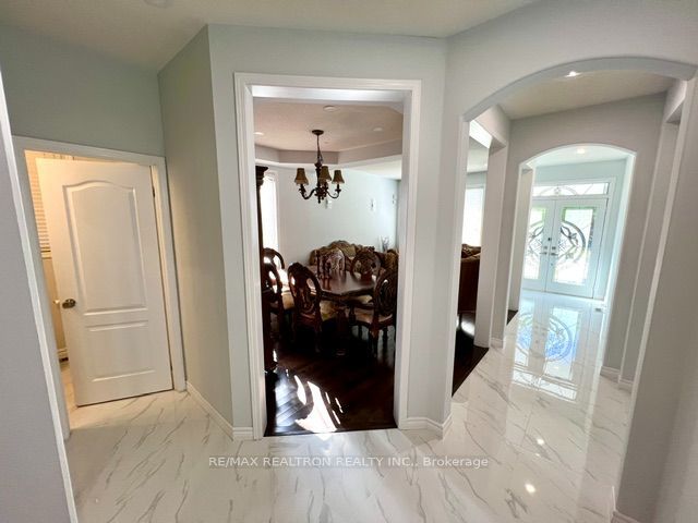34 Catchfly Crescent, Brampton, ON L6P 2H9 photo 2