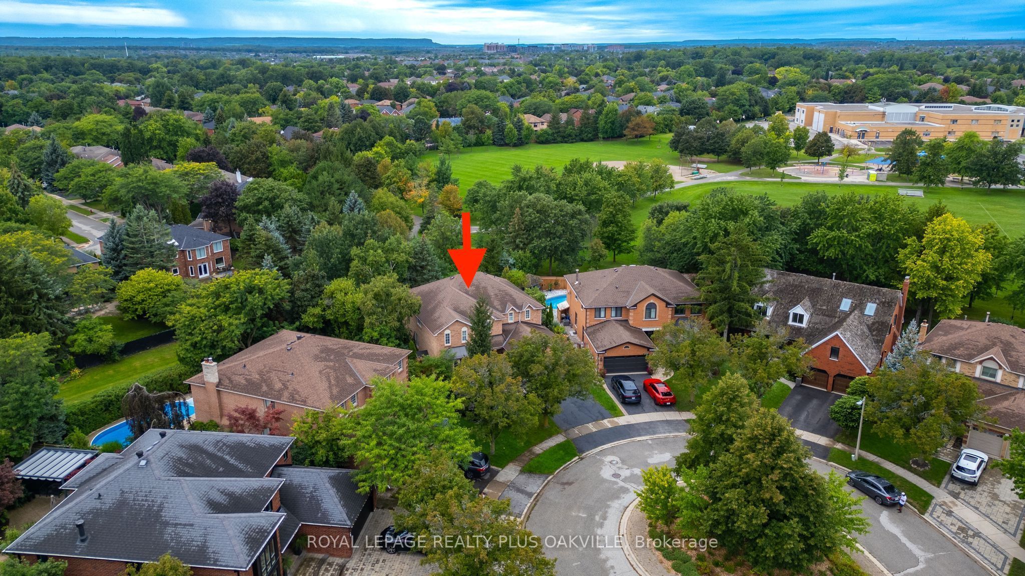 2097 Innkeeper Court, Oakville, ON L6M 3A2 photo 2