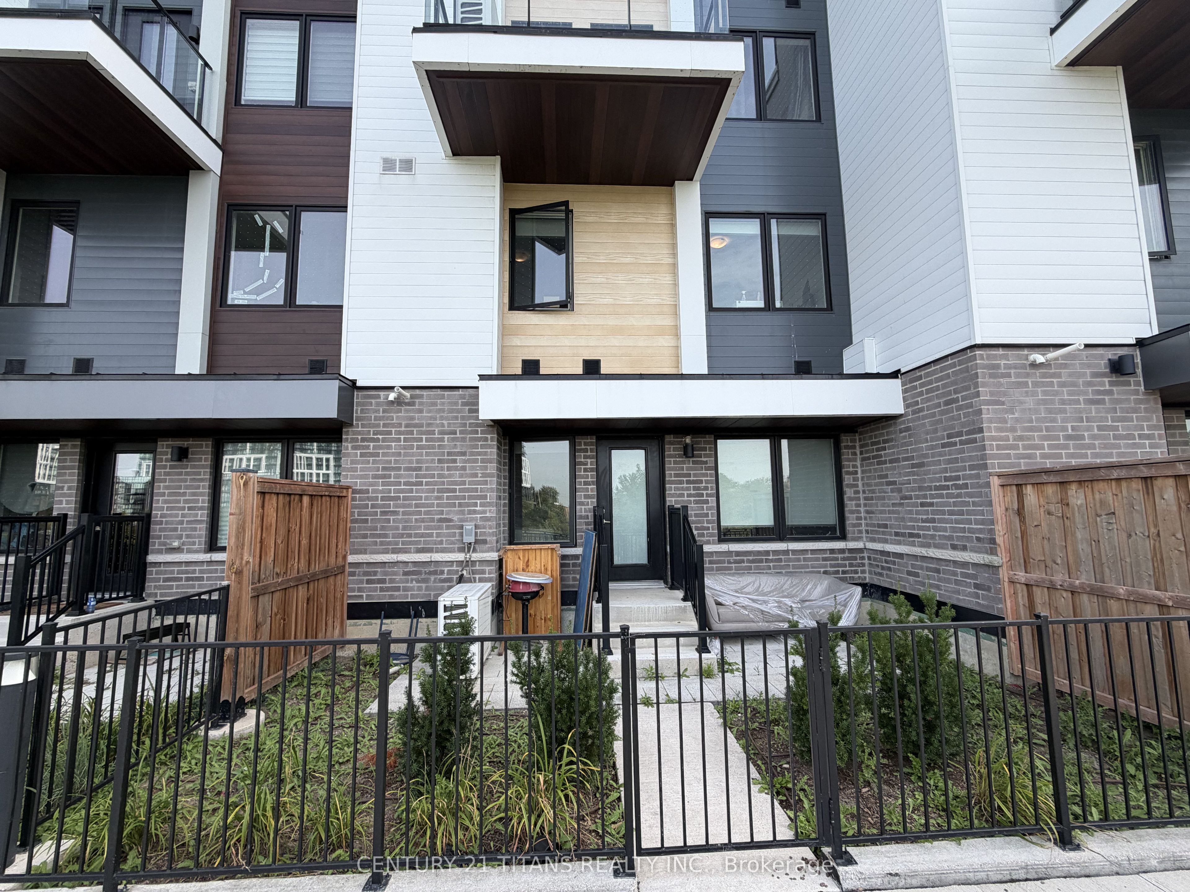 155 Downsview Park (upper bedrooms) Boulevard 107, Toronto, ON M3K 0E3 photo 2