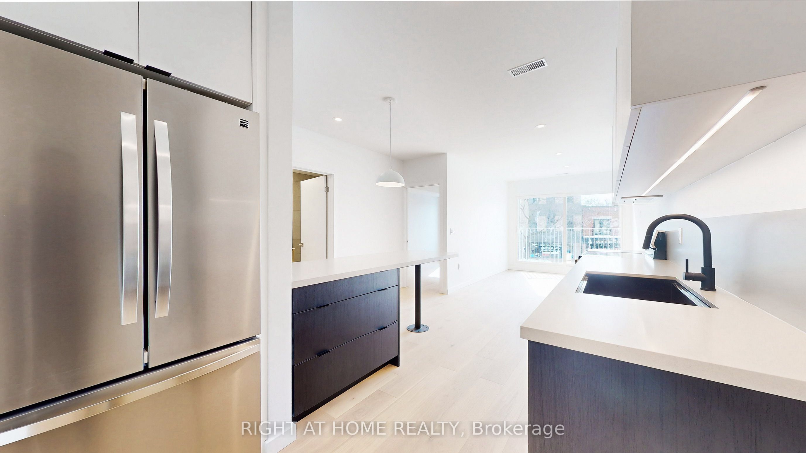 3122 Dundas Street W Unit 3, Toronto, ON M6P 2A1 photo 3