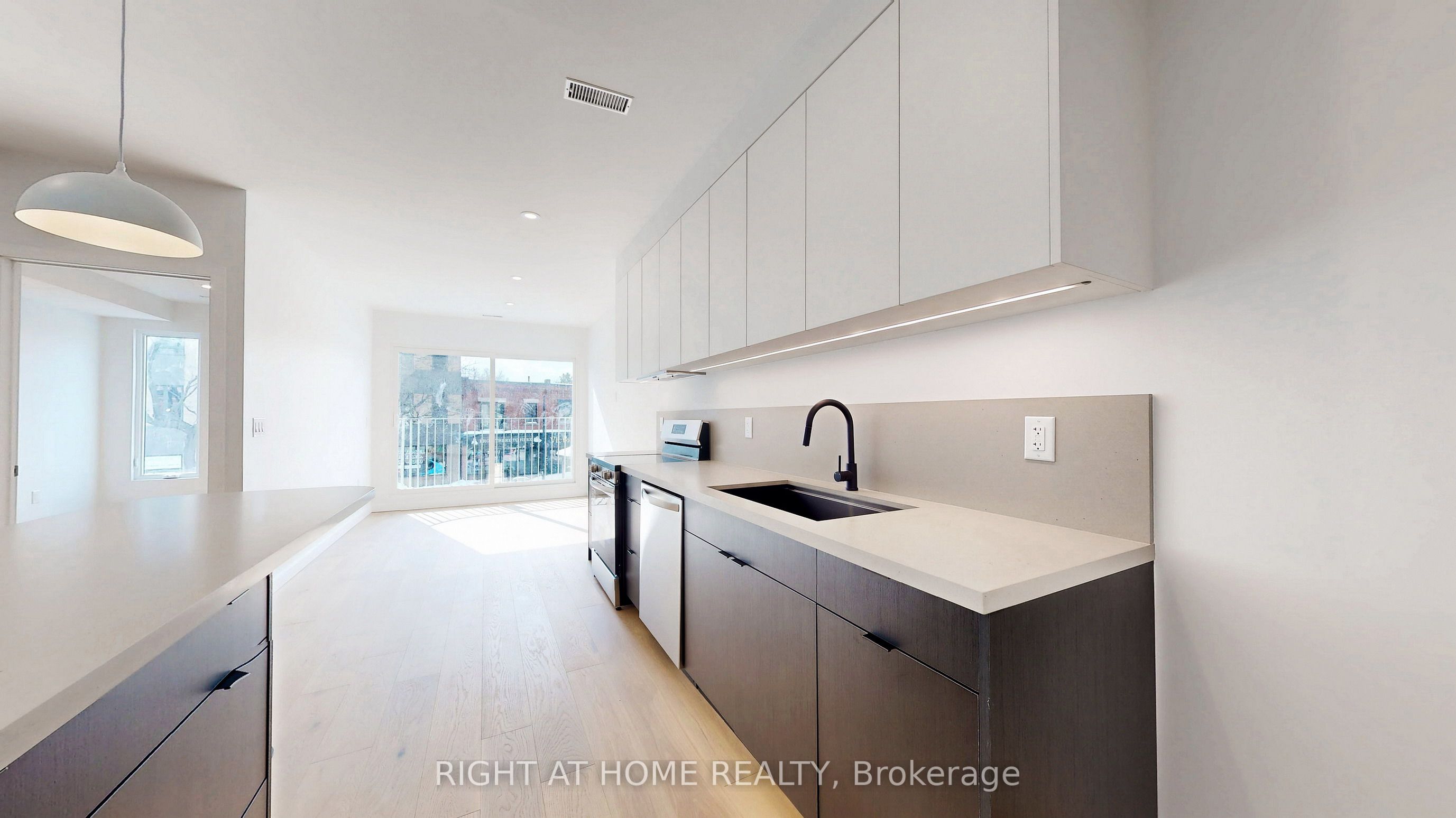 3122 Dundas Street W Unit 3, Toronto, ON M6P 2A1 photo 4