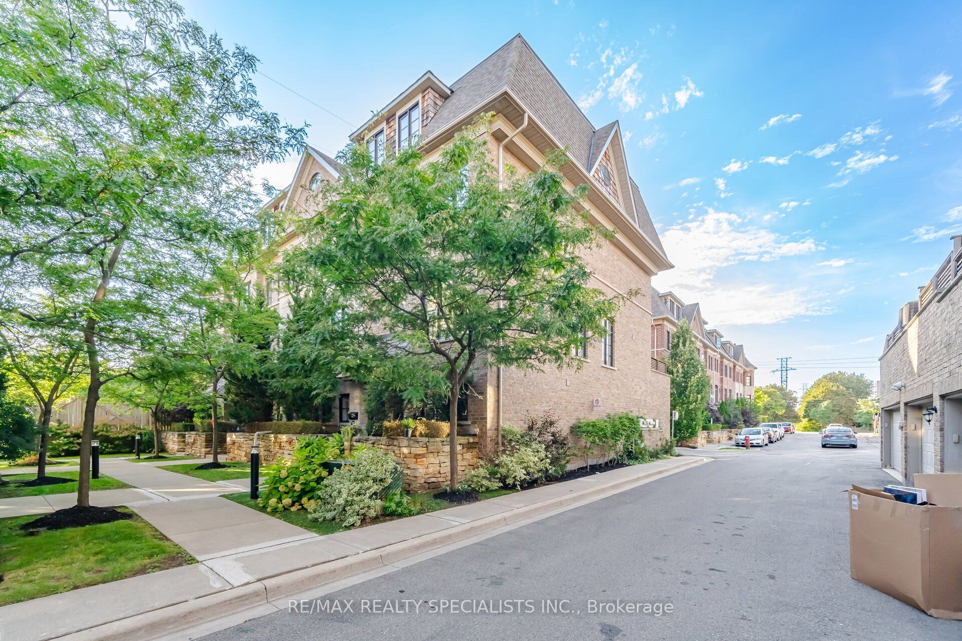 1812 Burnhamthorpe Road E 112, Mississauga, ON L4X 0A3 photo 2