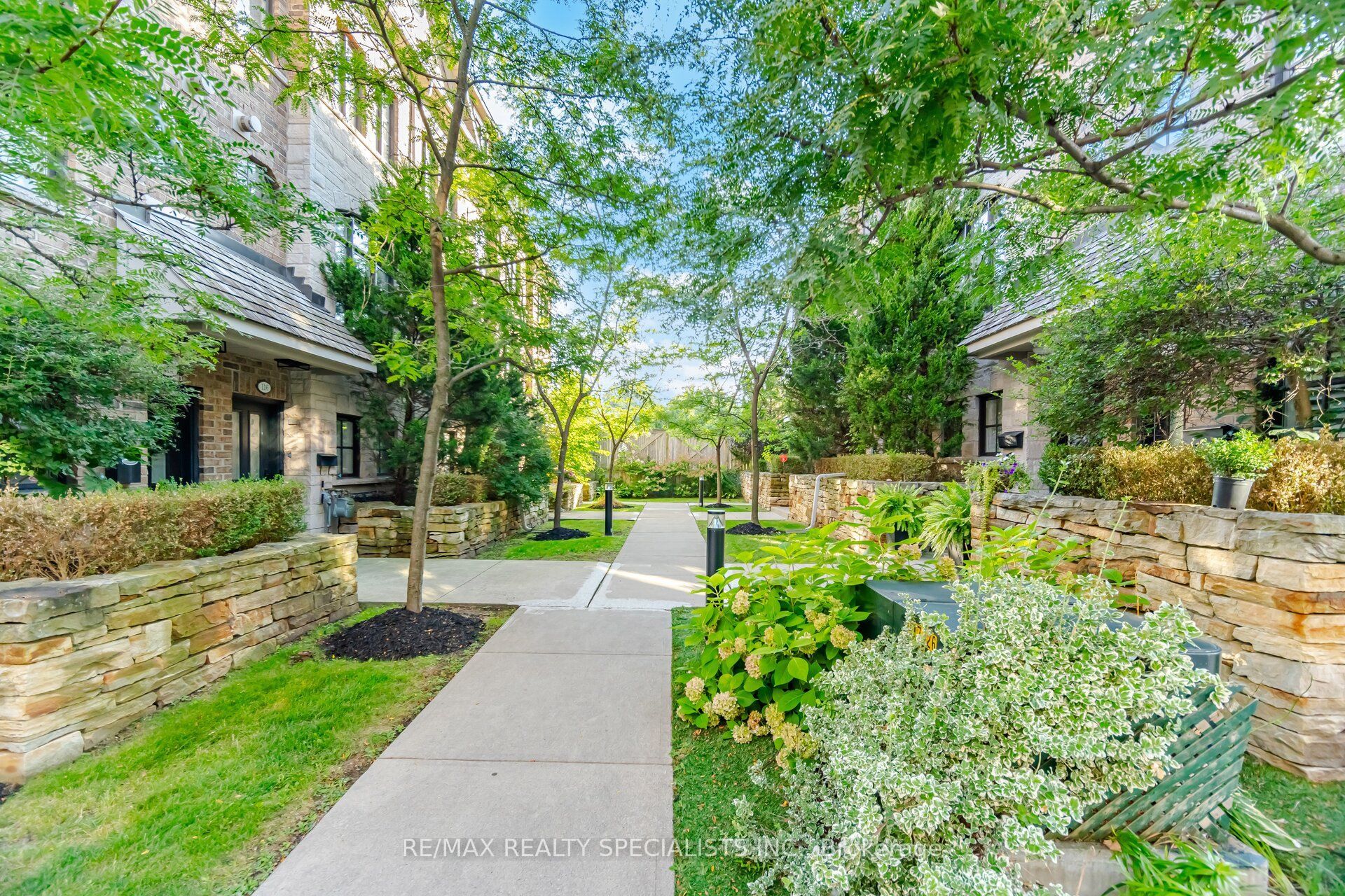 1812 Burnhamthorpe Road E 112, Mississauga, ON L4X 0A3 photo 3