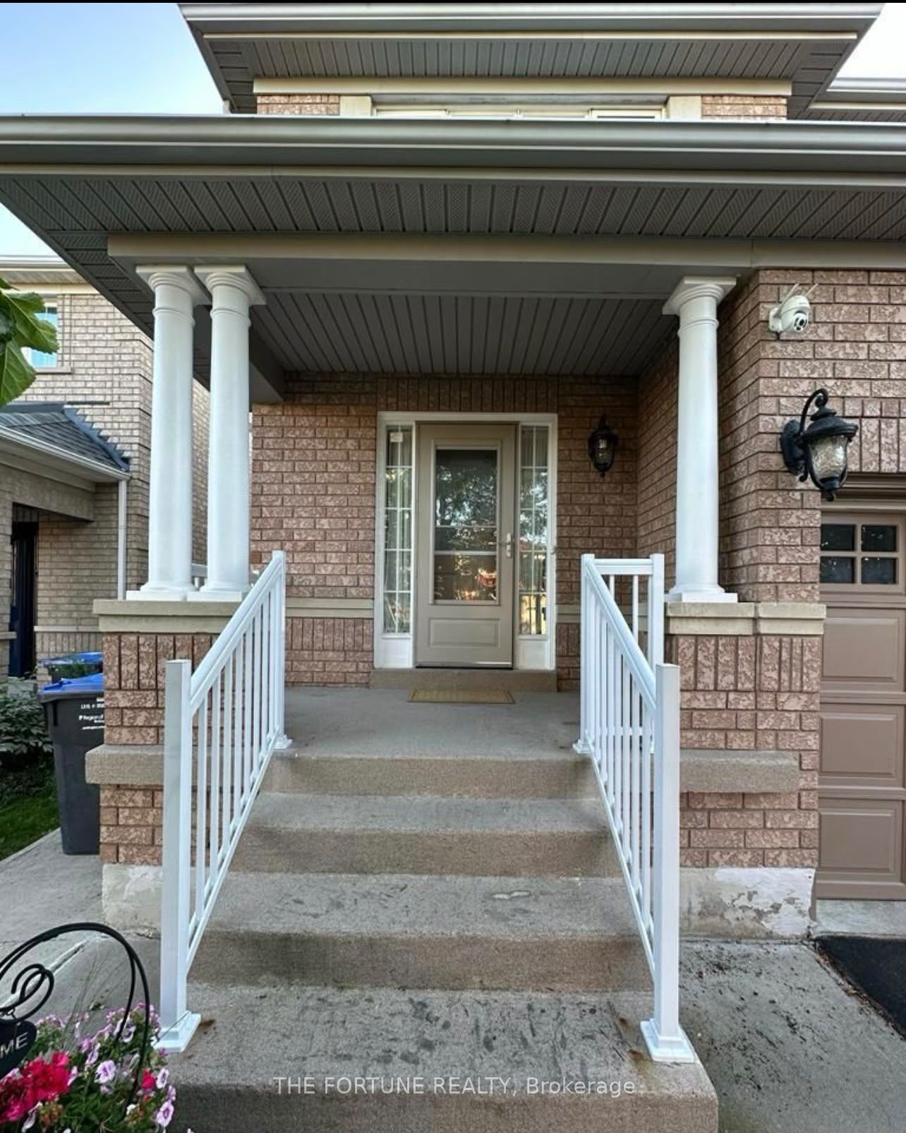 22 Waterdale Road Upper, Brampton, ON L7A 1S3 photo 2